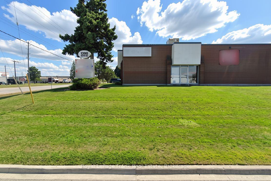 6/7R - 1380 Hopkins Street, Whitby, ON, exterior