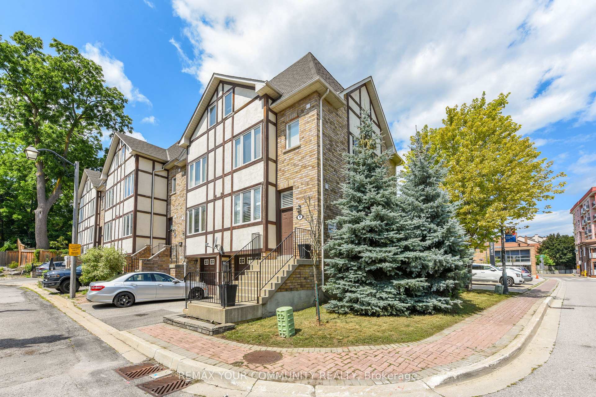6 - 20 Wallace Street, Vaughan, ON, exterior