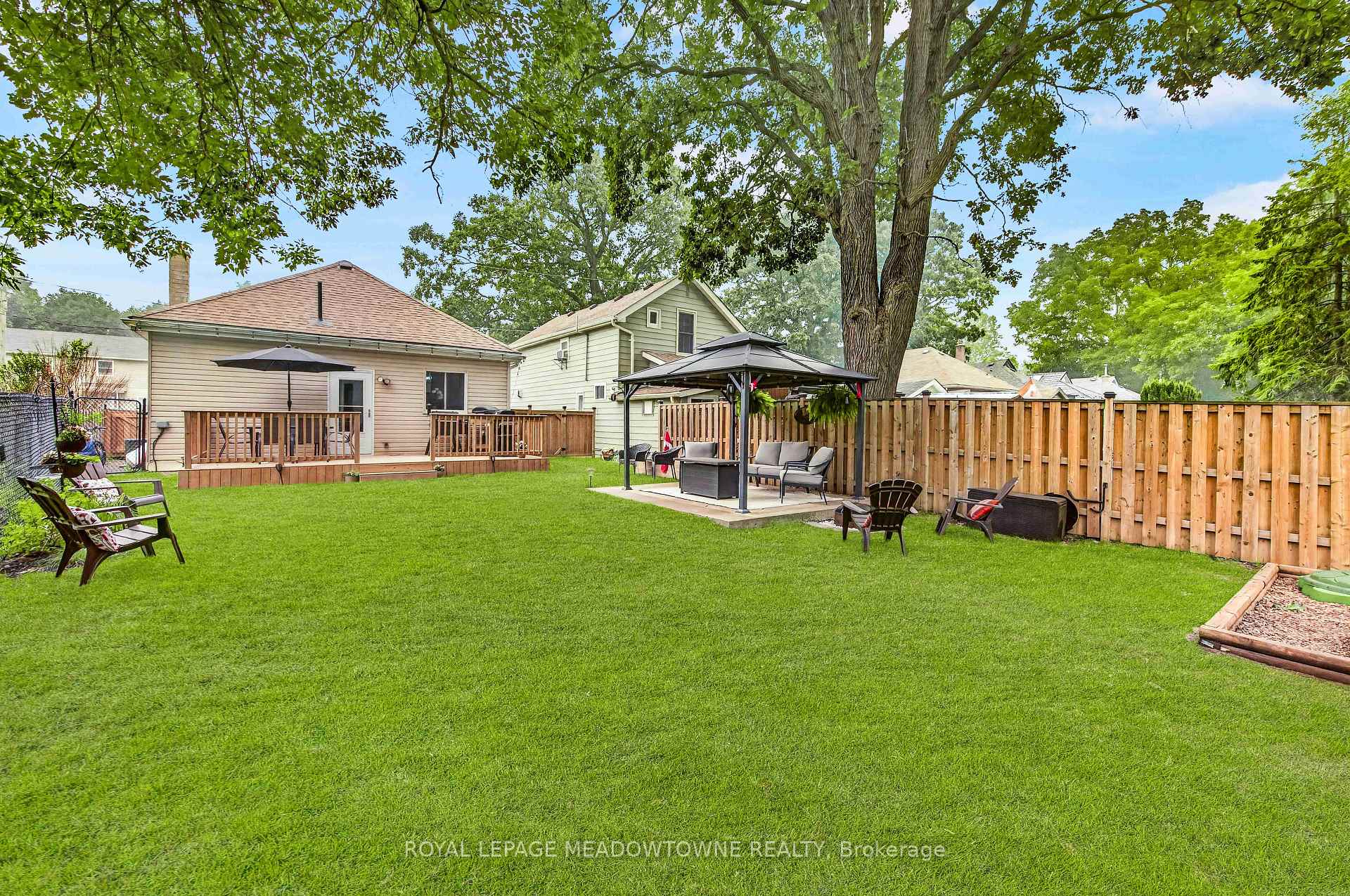 11 Stirton Avenue, Brantford, ON, exterior