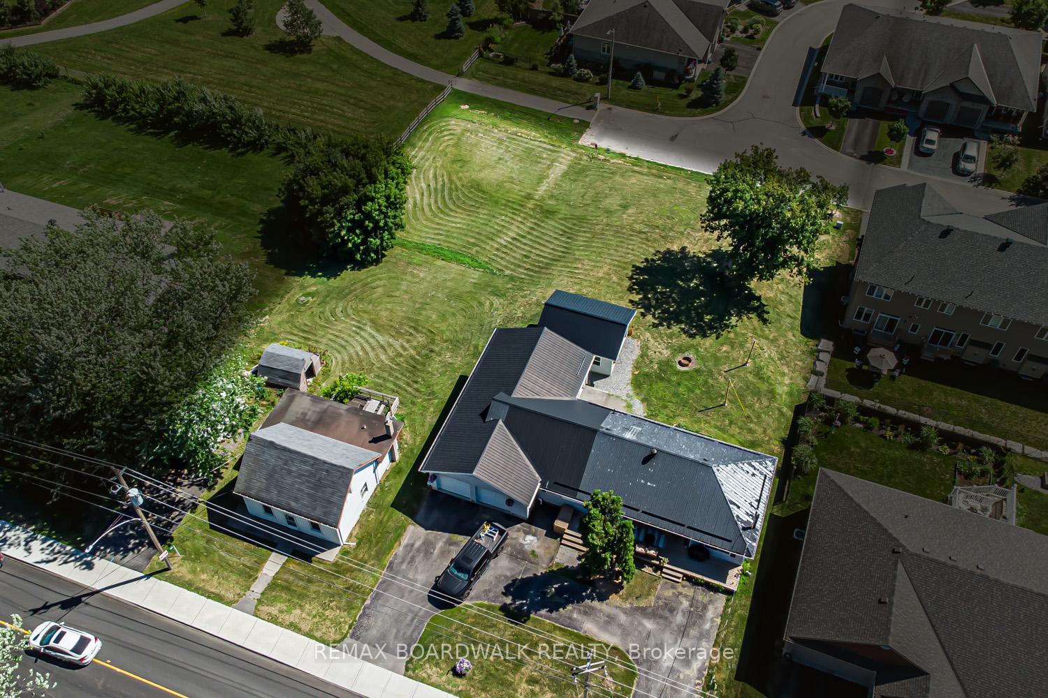 303-307 DONALD B MUNRO Drive, Carp - Huntley Ward, ON, exterior