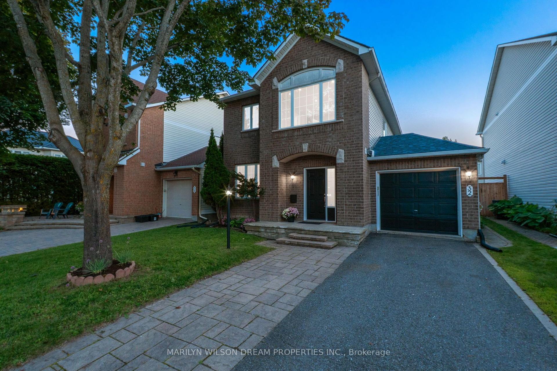 32 Valencia Street, Barrhaven, ON, exterior