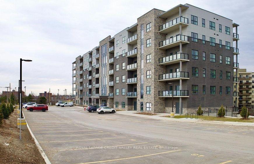 43 Queen Street E, Brampton, ON, exterior