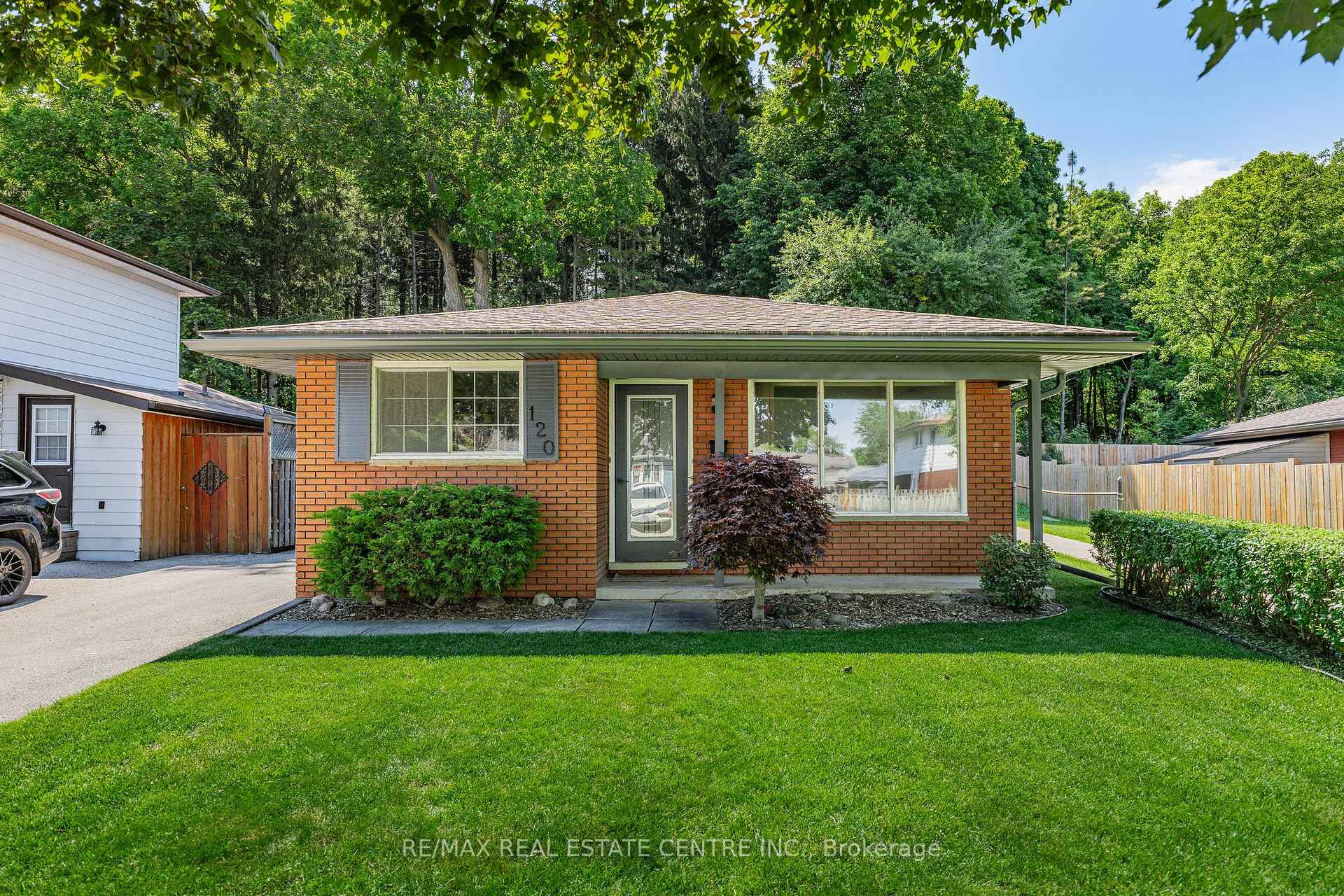 120 Arrowhead Crescent, Kitchener, ON, exterior