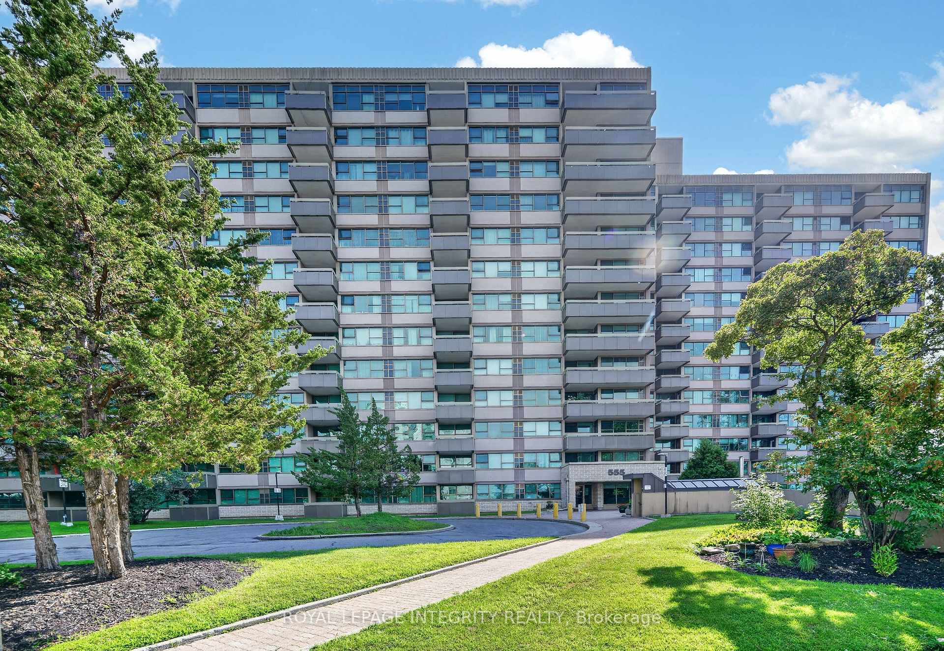 PH8 - 555 Brittany Drive, Manor Park - Cardinal Glen and Area, ON, exterior