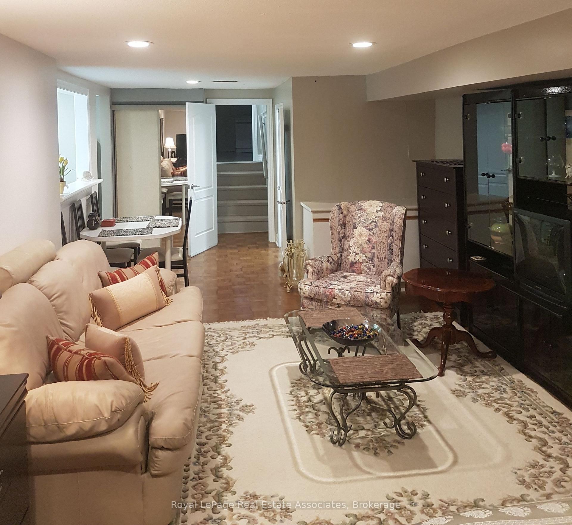 3323 Queen Frederica Drive, Mississauga, ON, exterior