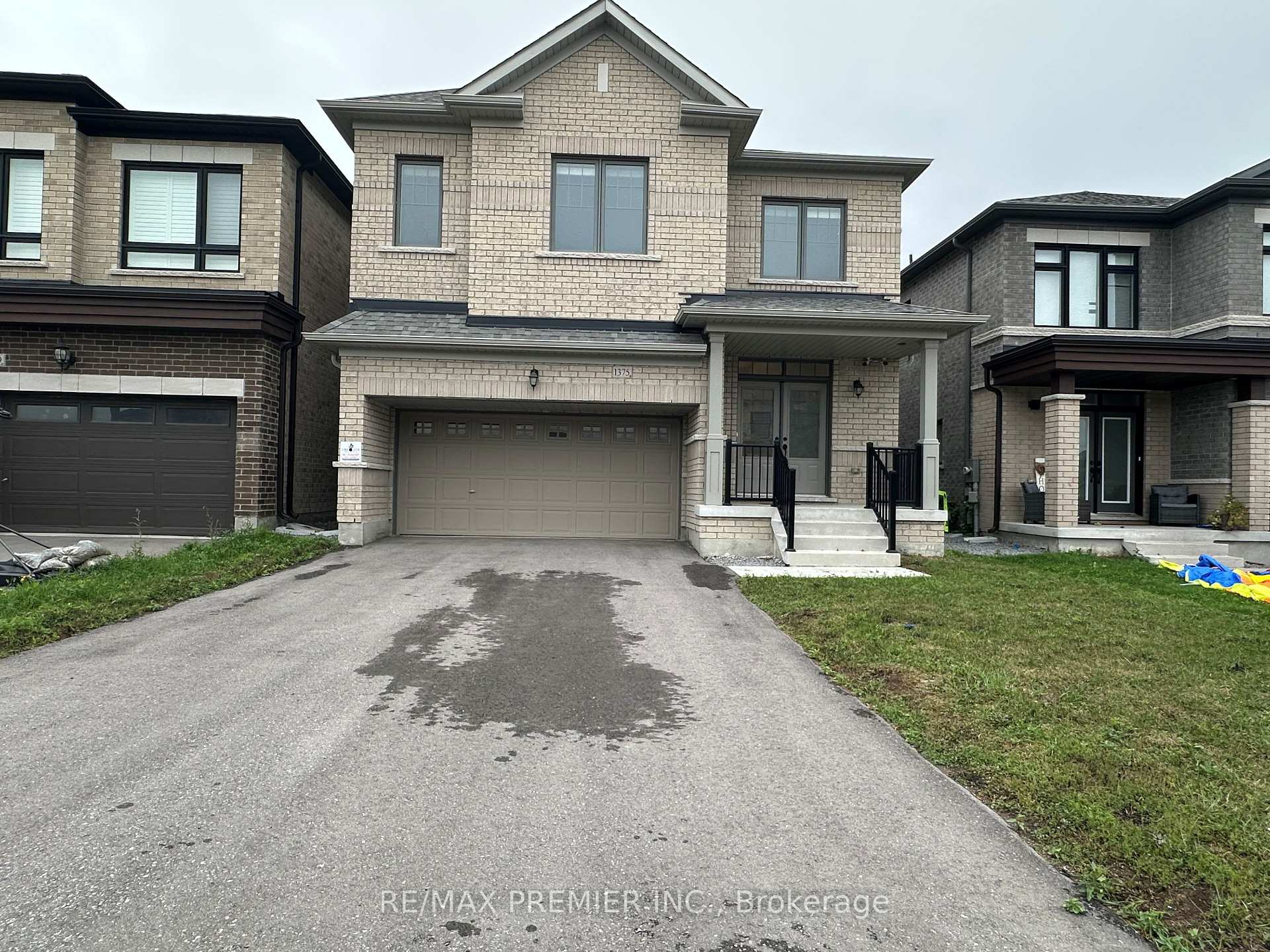 1375 Klondike Court, Oshawa, ON, exterior