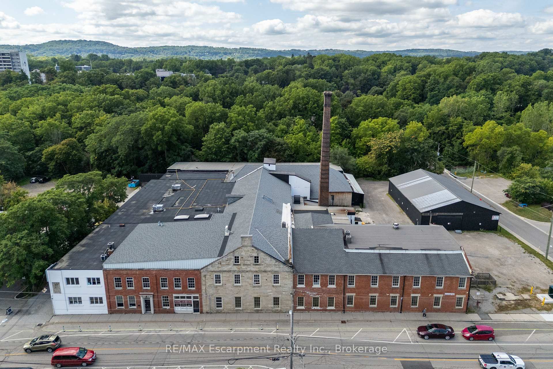 301 - 64 Hatt Street, Hamilton, ON, exterior