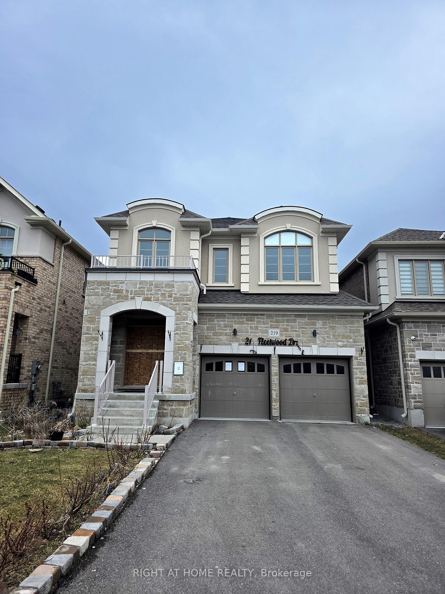 219 Fleetwood Drive, Oshawa, ON, exterior
