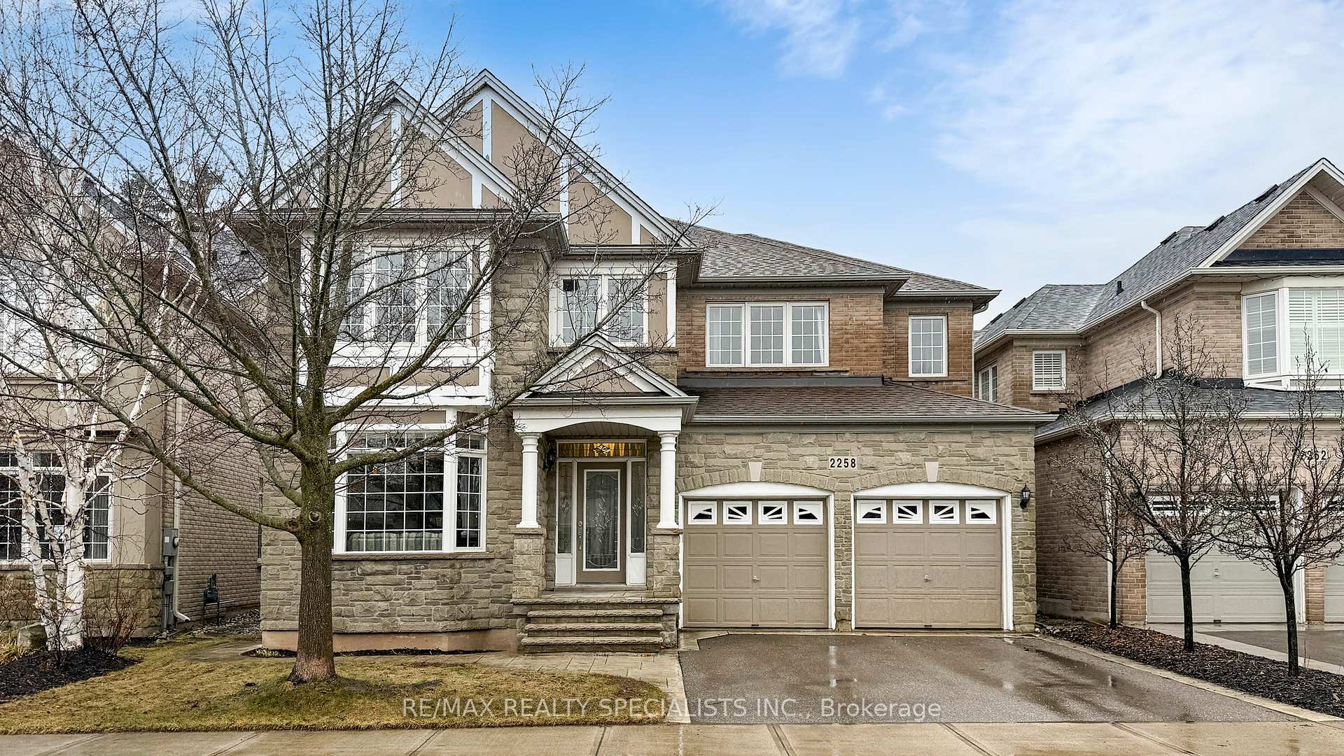 2258 Rochester Circle, Oakville, ON, exterior
