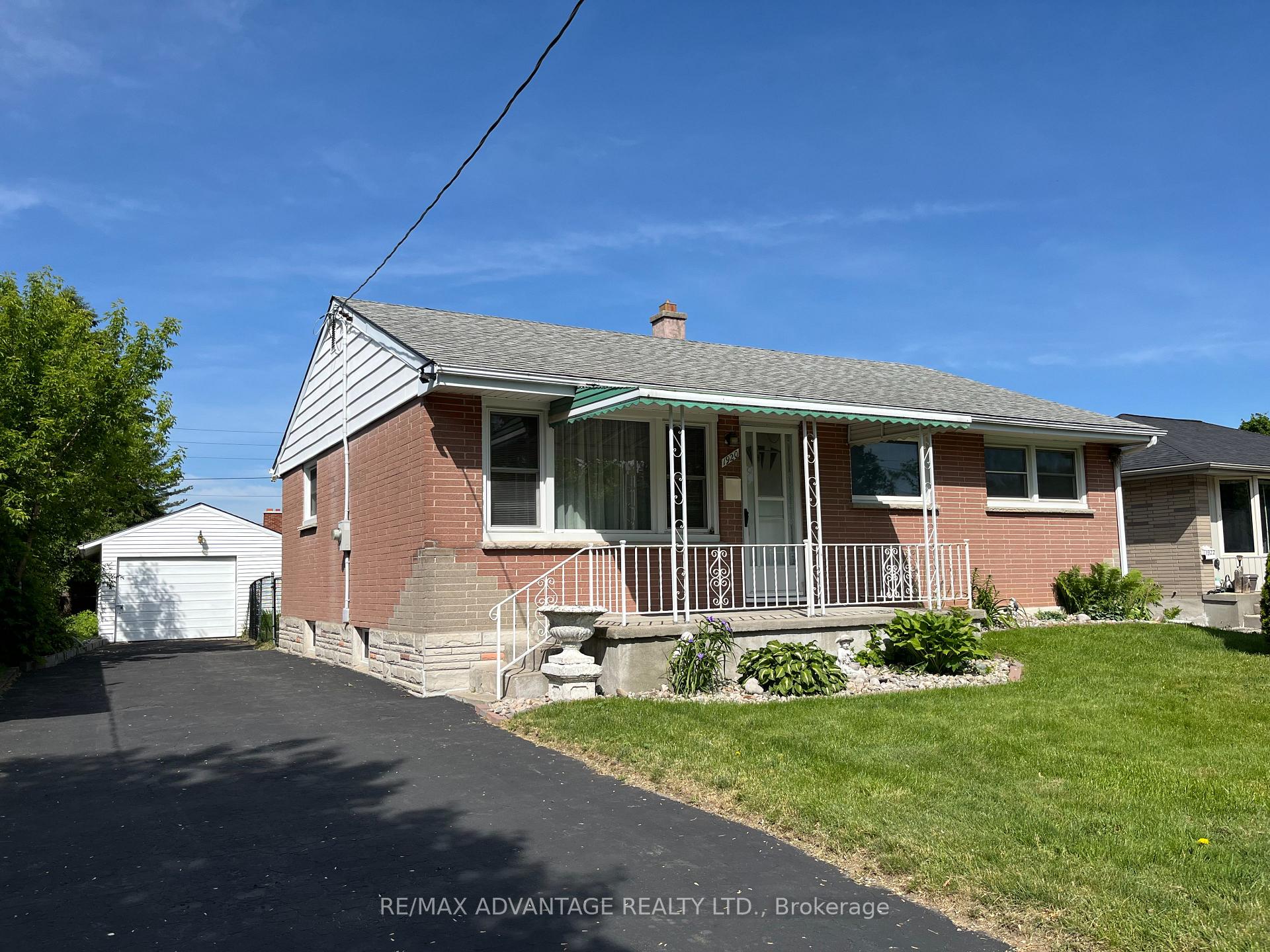 1920 Duluth Crescent, London East, ON, exterior