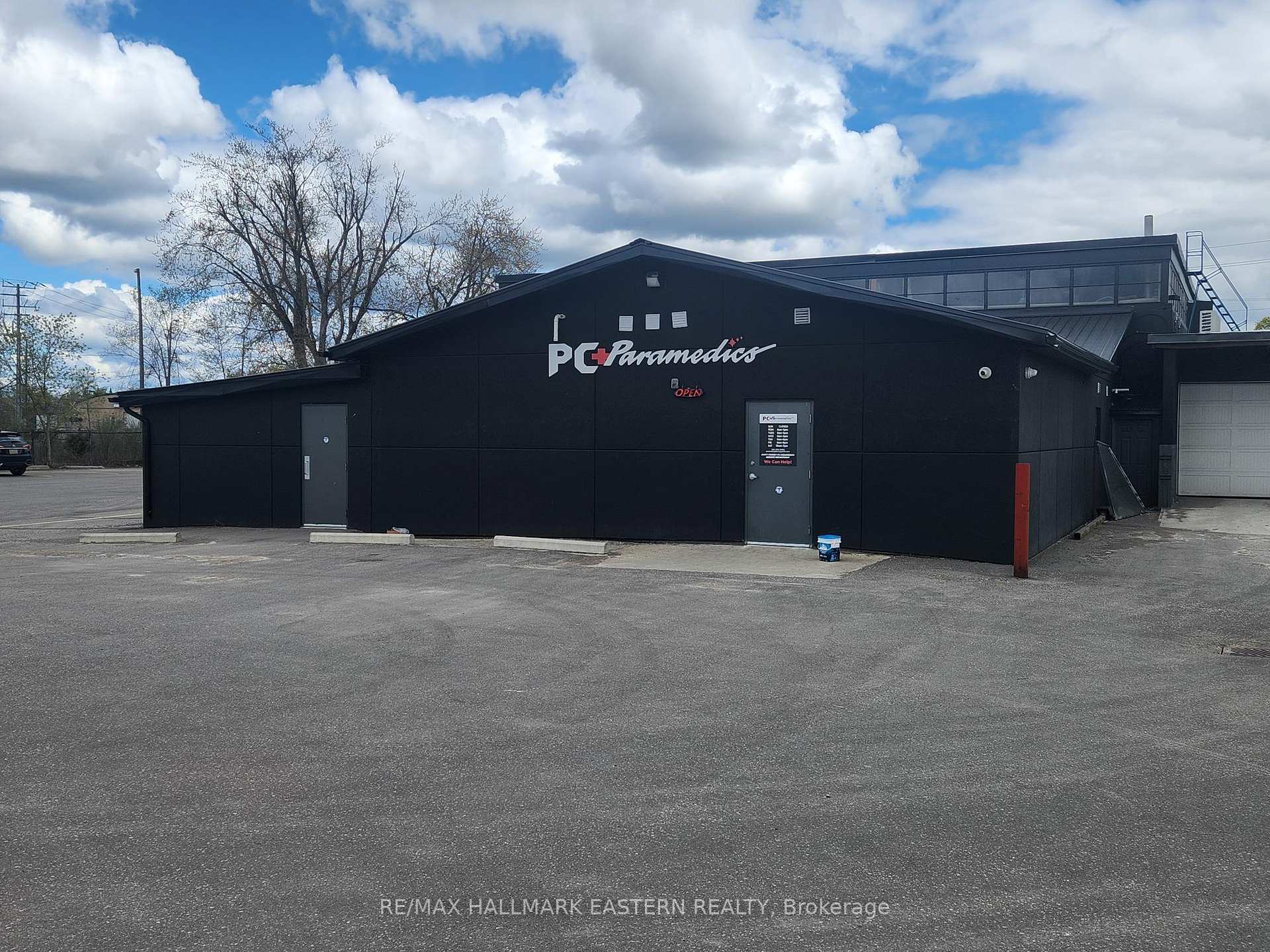 873 High Street, Peterborough, ON, exterior