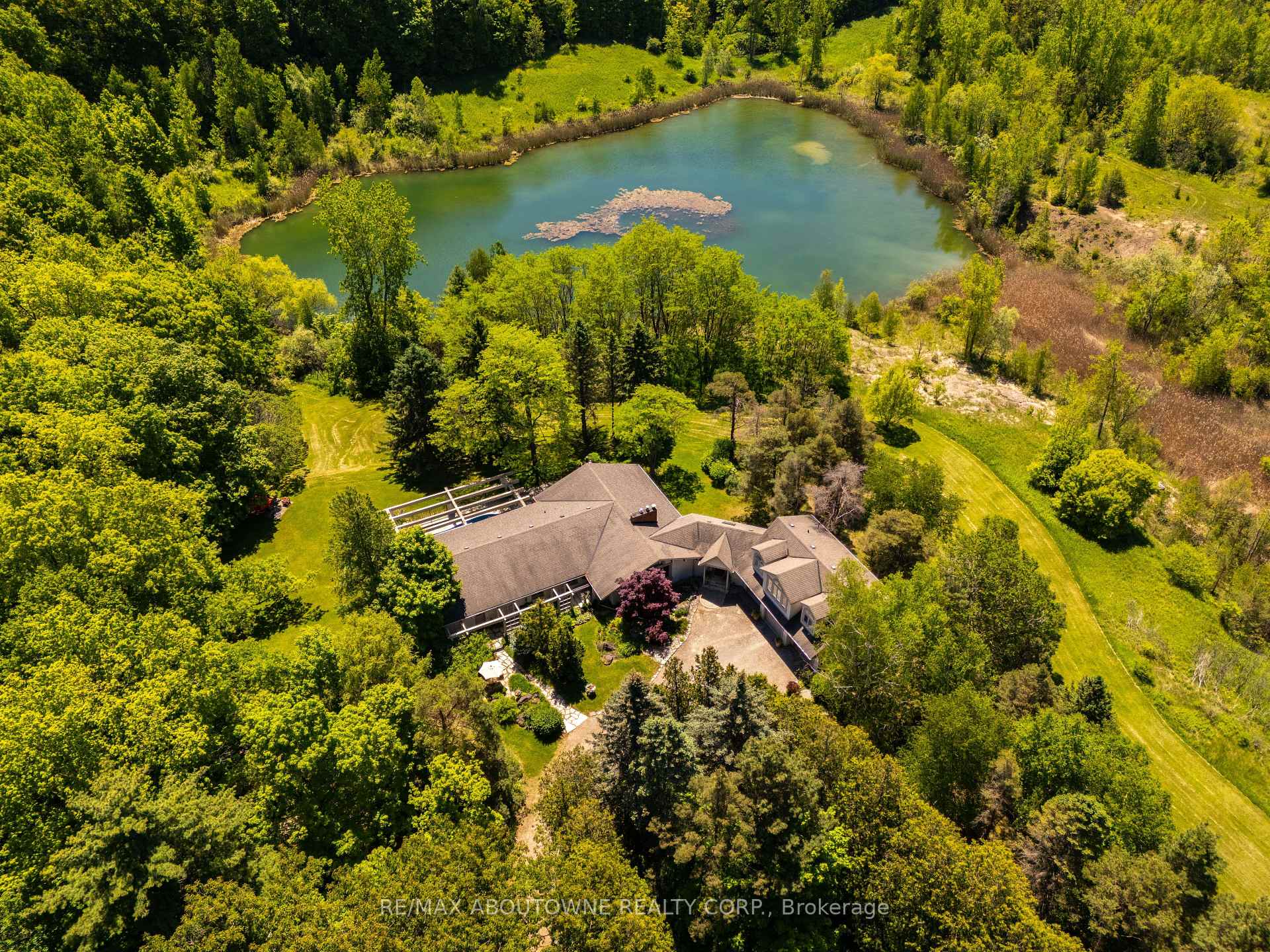 2360 8 Side Road, Burlington, ON, exterior