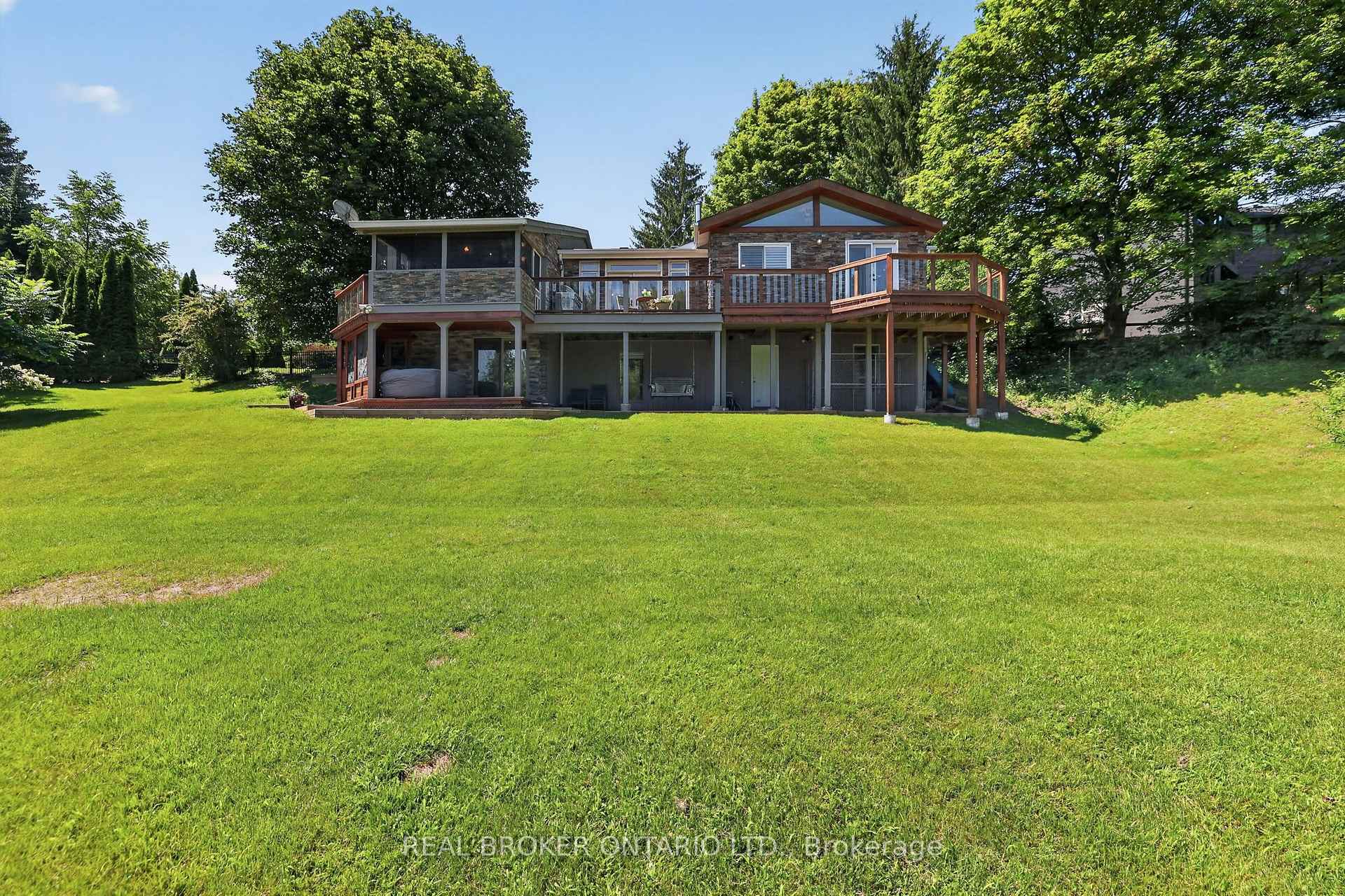 20417 Centre Street, East Gwillimbury, ON, exterior