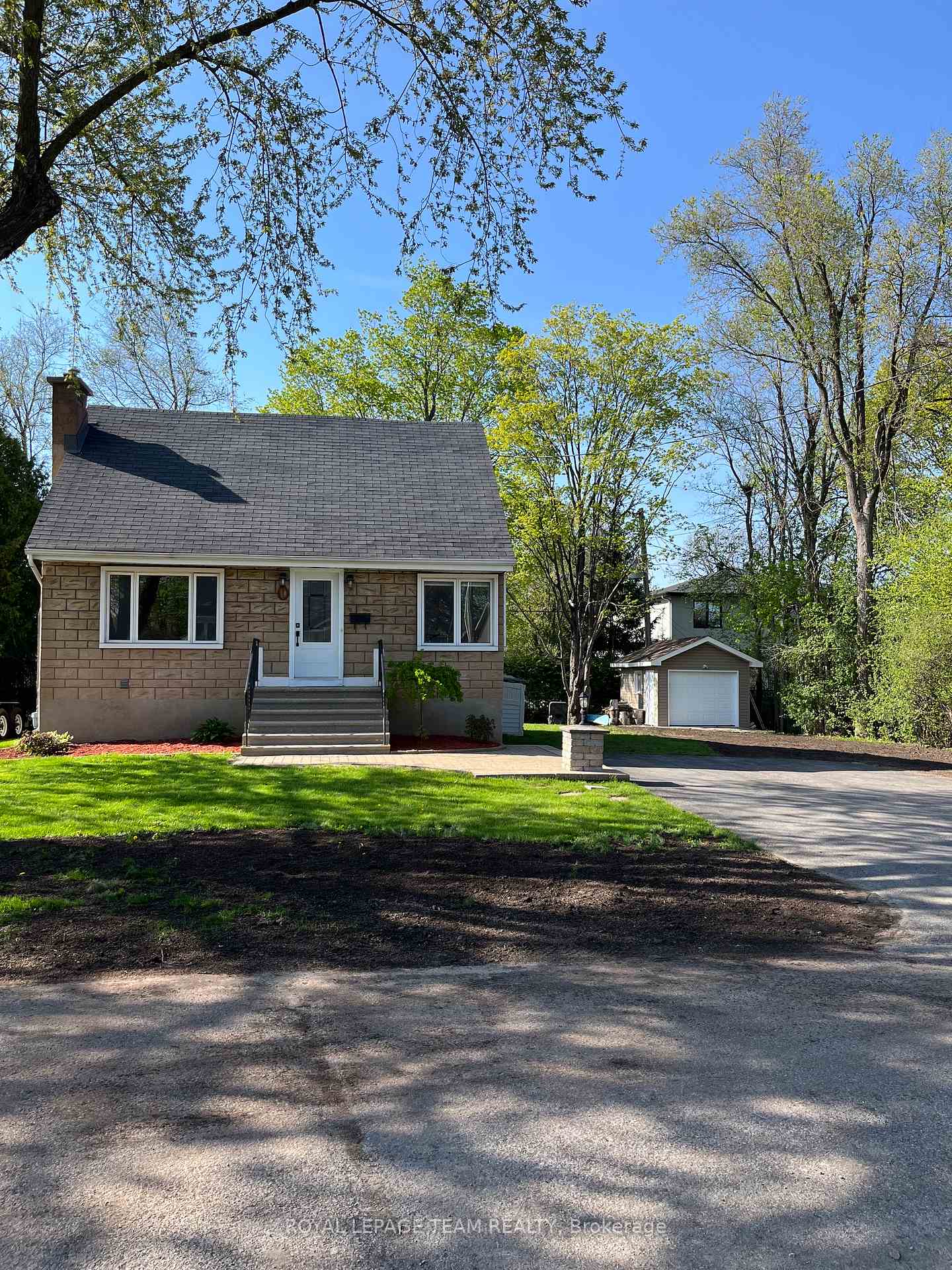9 & 7 Tower Road, Meadowlands - Crestview and Area, ON, exterior