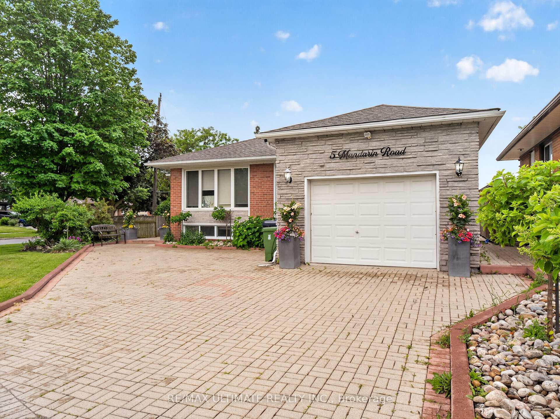 5 Mandarin Road, Toronto E08, ON, exterior
