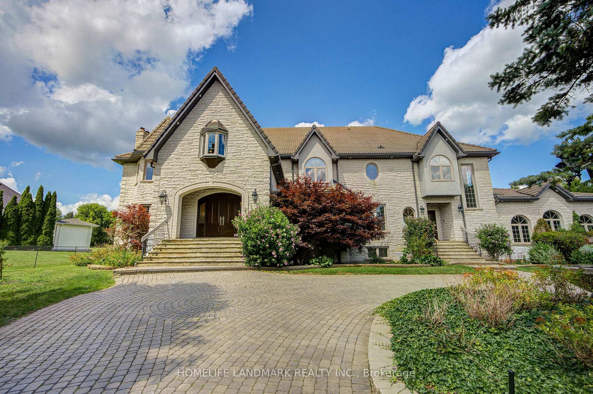 21 Kensington Drive, Richmond Hill, ON, exterior