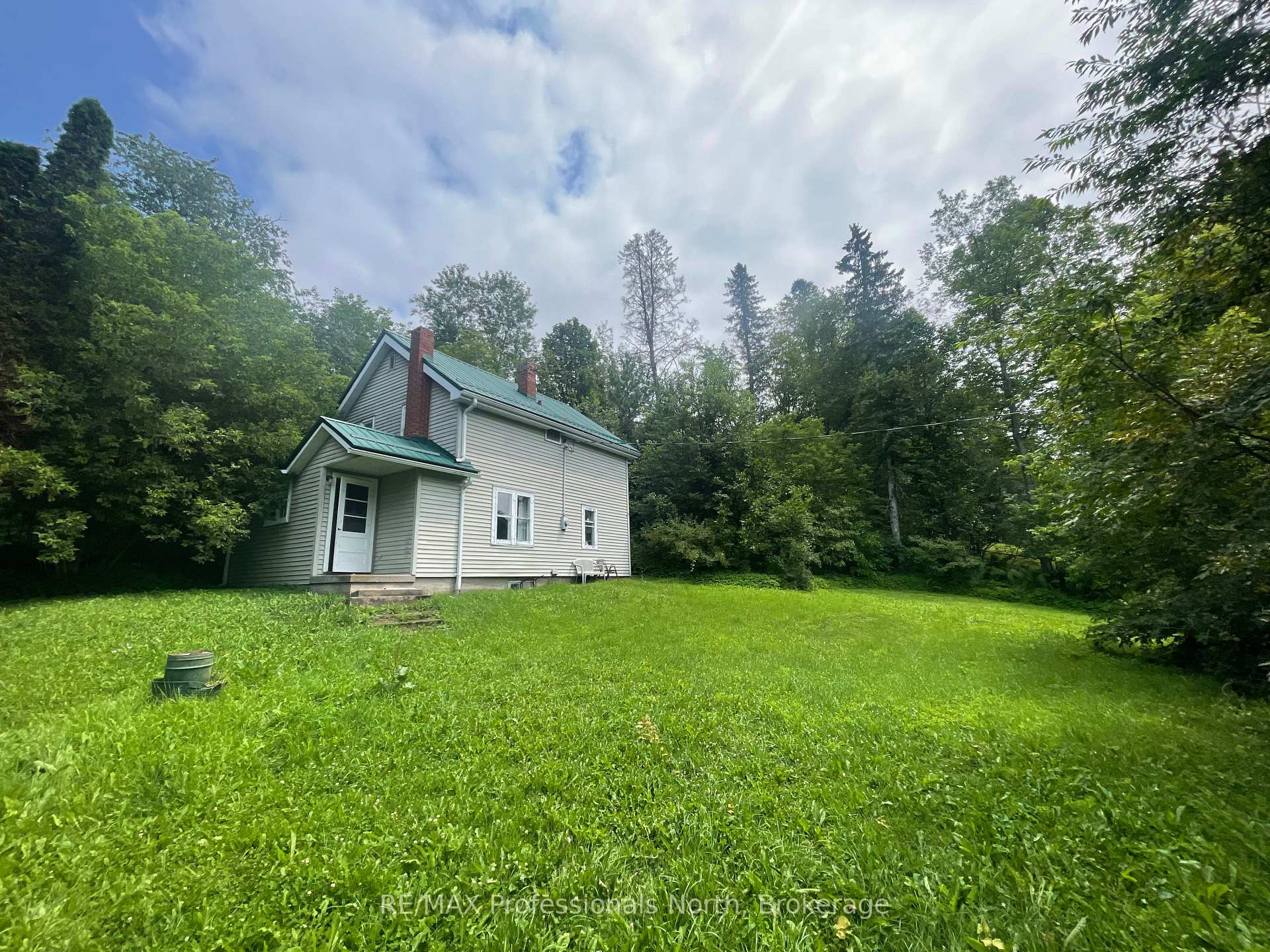 1038 Gooderham Street, Highlands East, ON, exterior