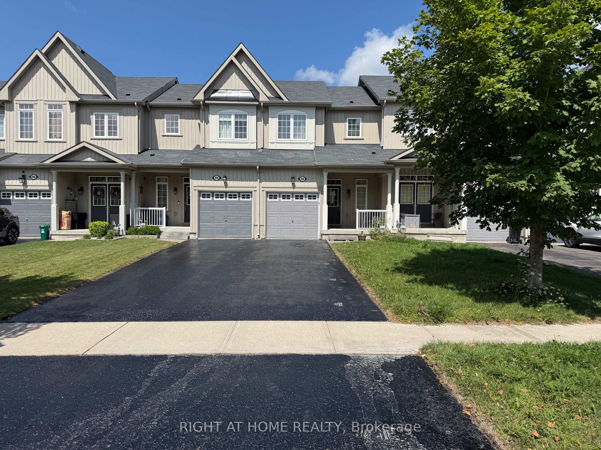 92 Pearcey Crescent, Barrie, ON, exterior