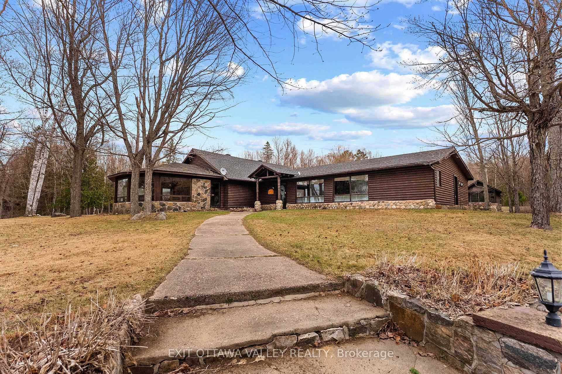 104 K/O Lodge Trail, Laurentian Hills, ON, exterior