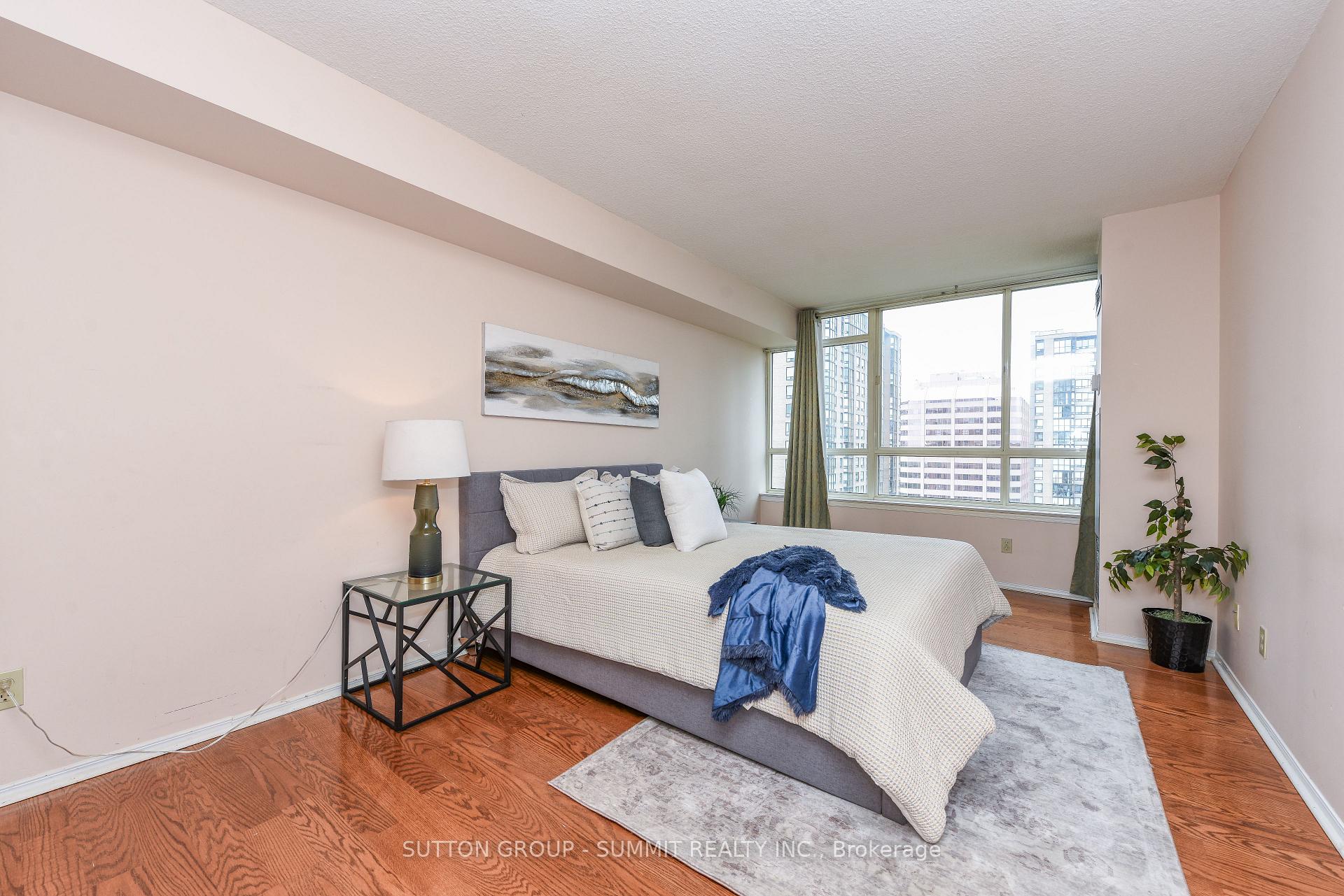 1404 - 3605 Kariya Drive, Mississauga, ON, exterior