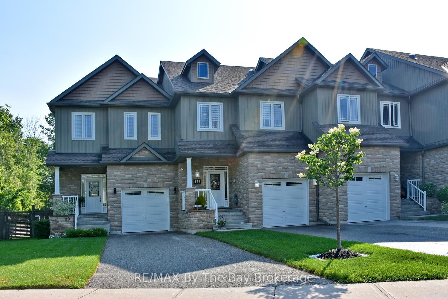 121 45th Street N, Wasaga Beach, ON, exterior