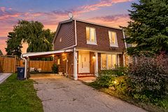Main & Upper - 51 Nahanni Terrace, Toronto E11, ON, exterior