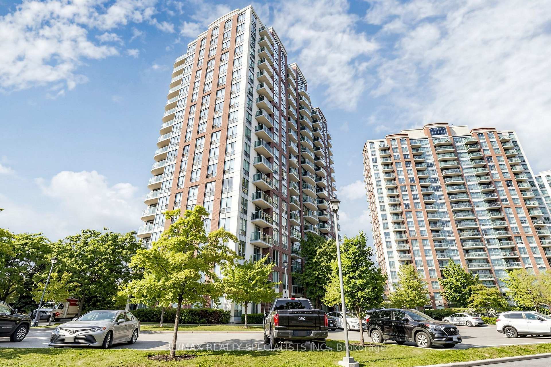 303 - 4879 Kimbermount Avenue, Mississauga, ON, exterior