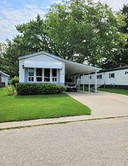 105 - 1940 London Line, Sarnia, ON, exterior