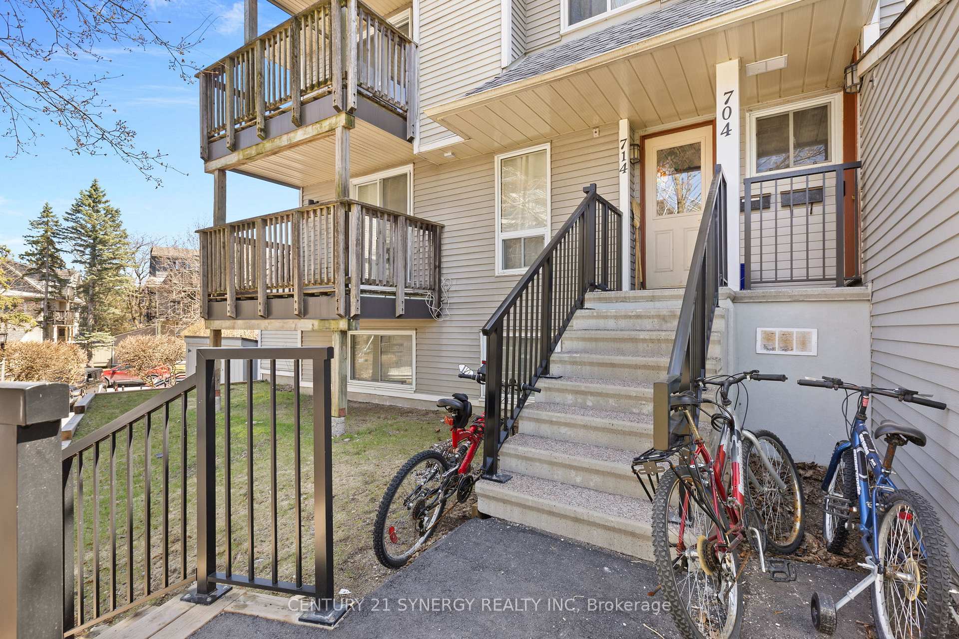 714 Tanguay Court, Kanata, ON, exterior