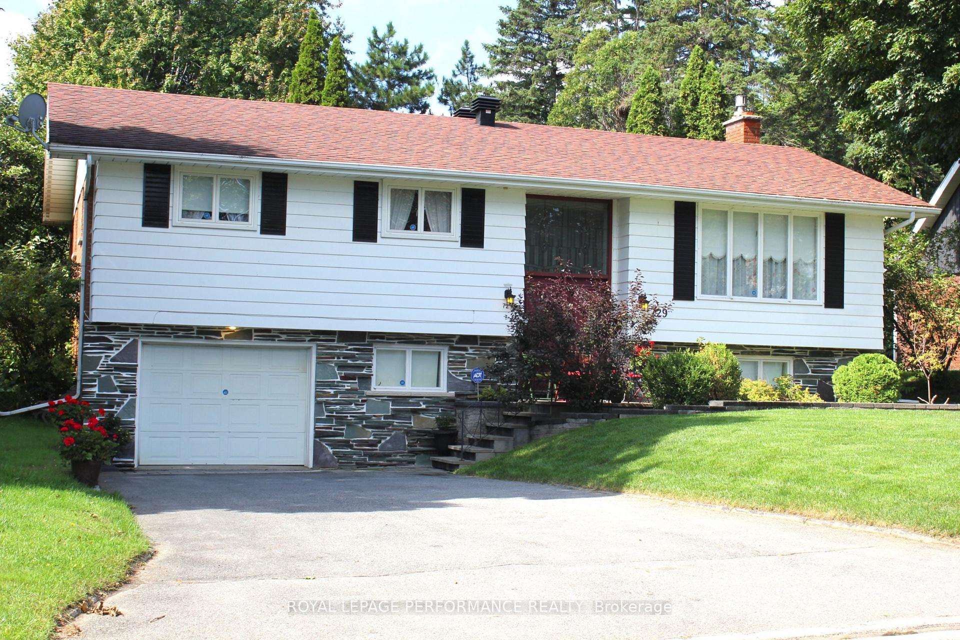 729 Iroquois Drive, Cornwall, ON, exterior