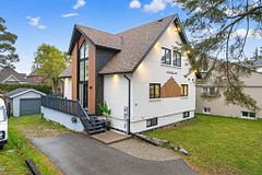 26 Elm Grove Avenue, Richmond Hill, ON, exterior
