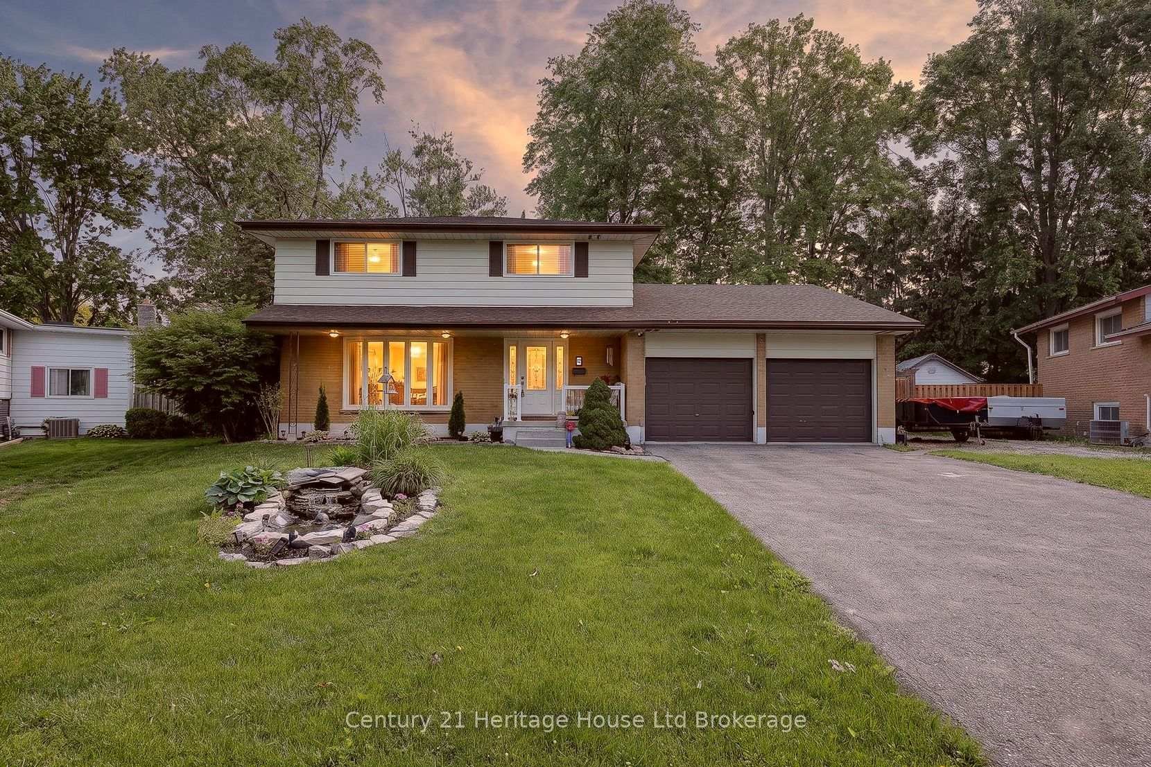 12 Jubilee Place, Woodstock, ON, exterior