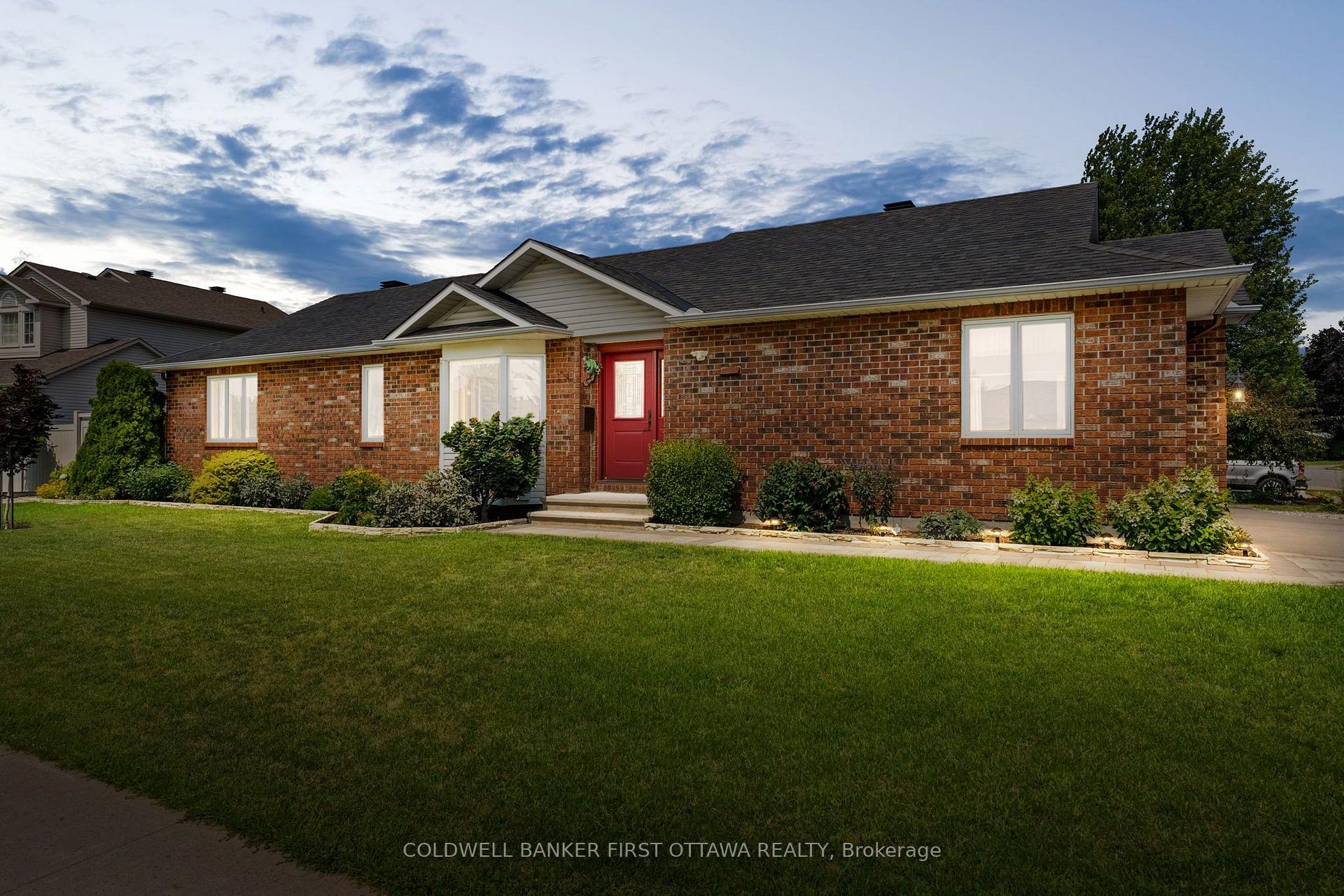 1170 Ambercrest Street, Cyrville - Carson Grove - Pineview, ON, exterior