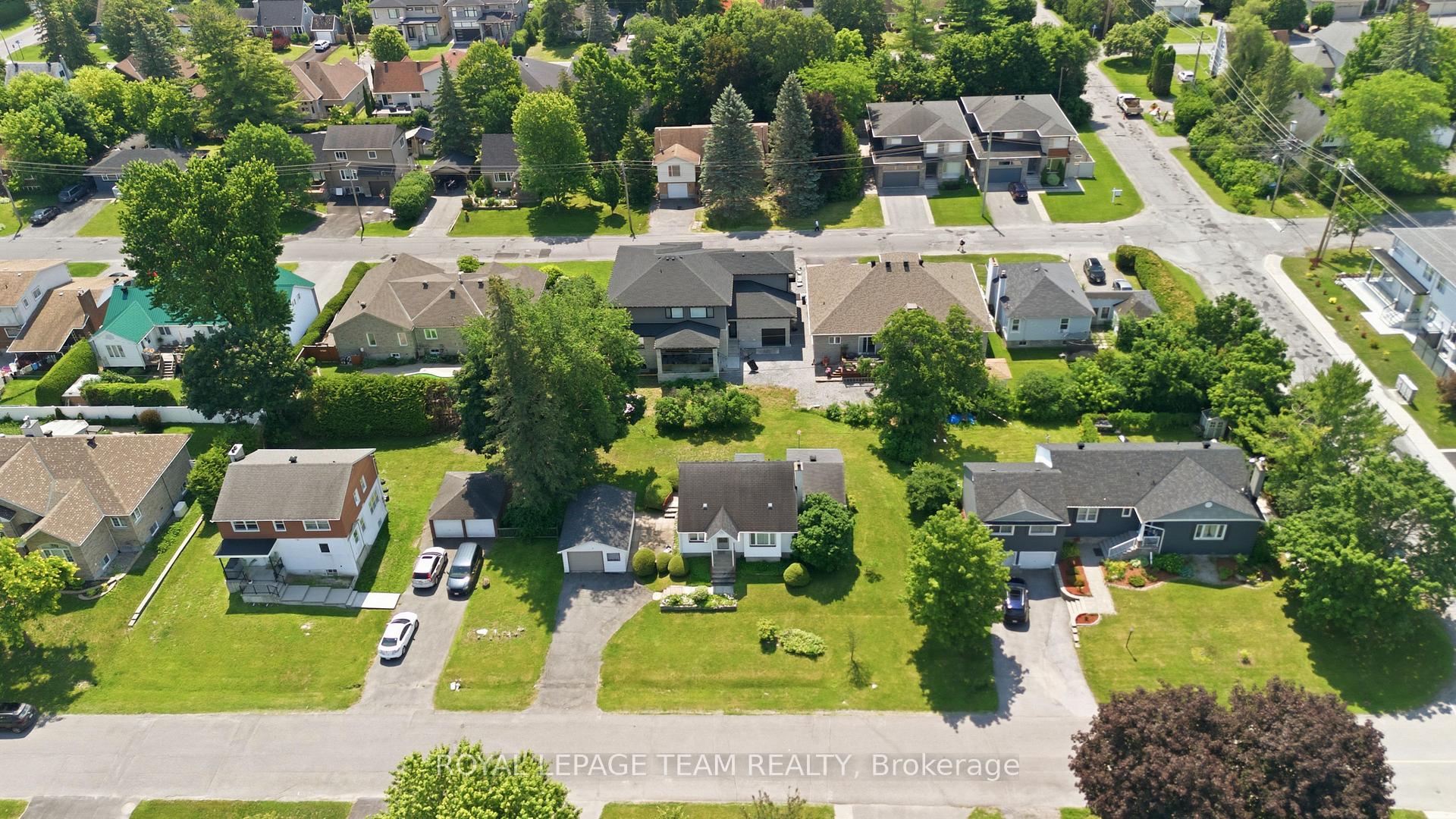 84 Rita Avenue, Meadowlands - Crestview and Area, ON, exterior