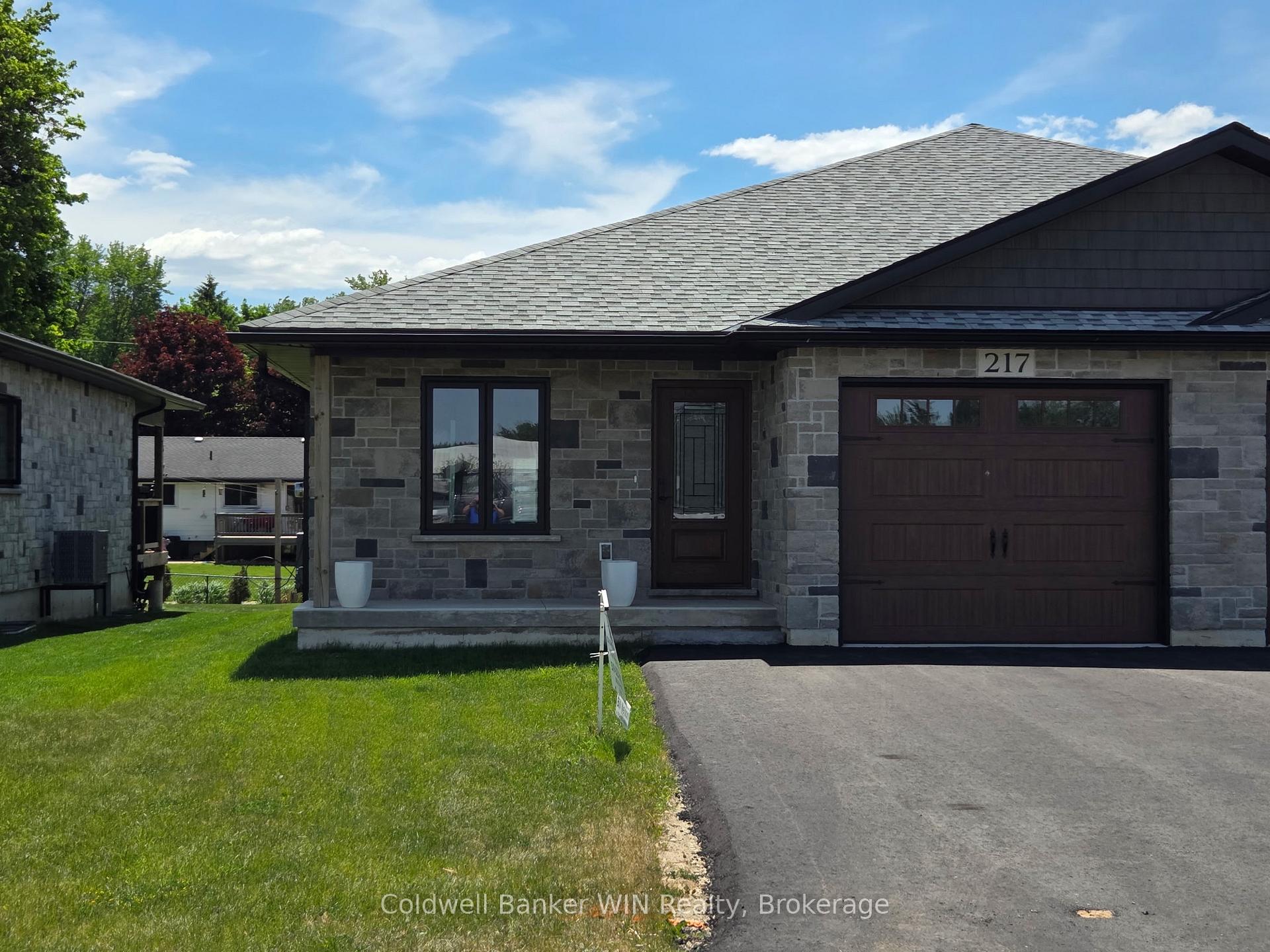 217 Elgin Street, Minto, ON, exterior