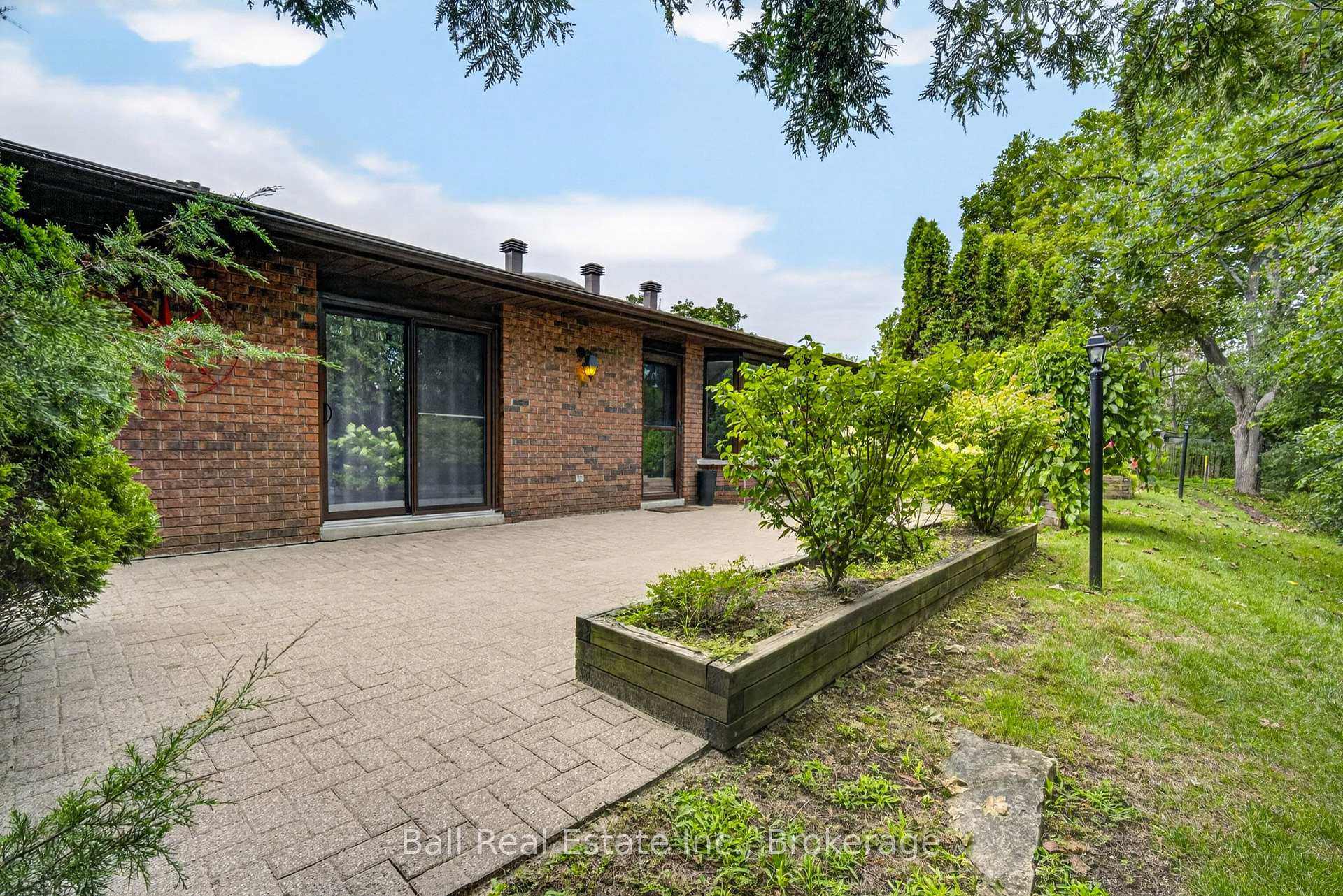 502 - 200 East Street S, Kawartha Lakes, ON, exterior