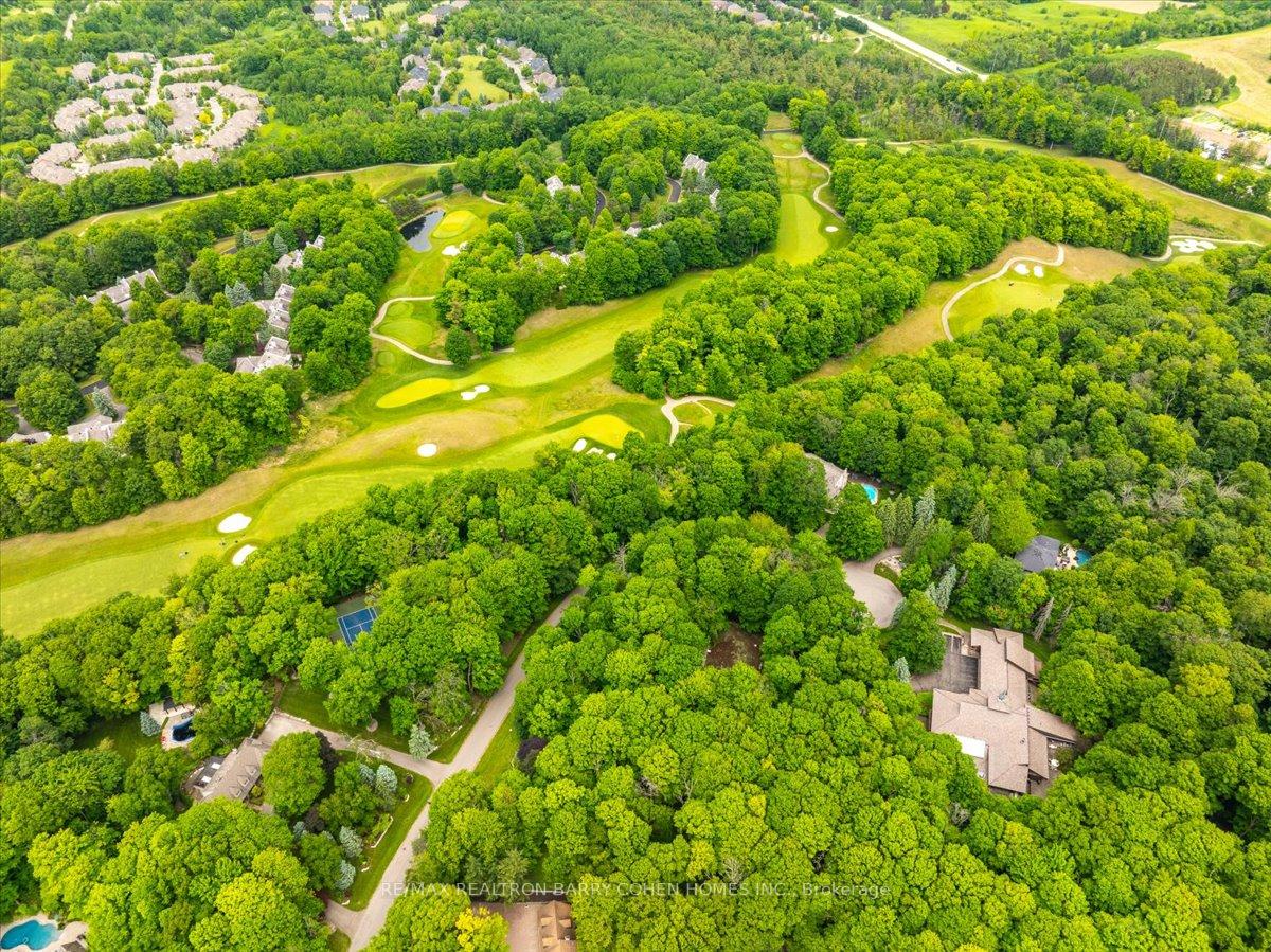 20 Woodsend Crescent, Aurora, ON, exterior