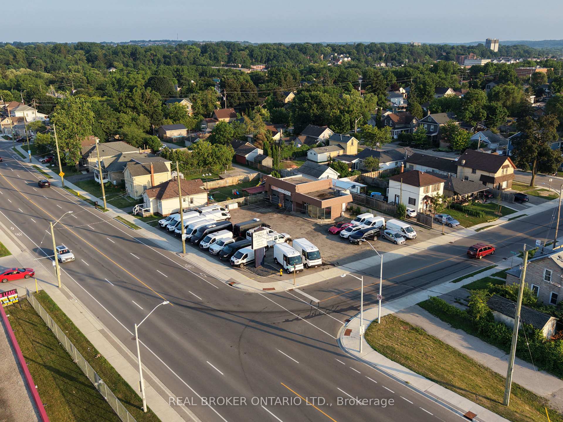 362 Dundas Street N, Cambridge, ON, exterior