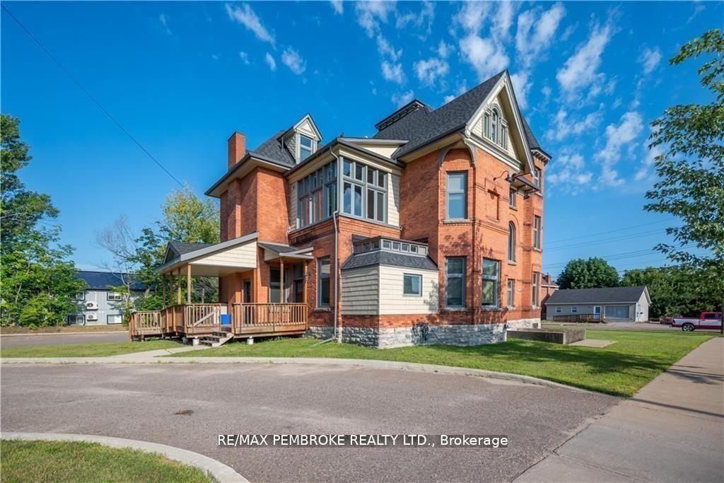 464 Pembroke Street W, Pembroke, ON, exterior