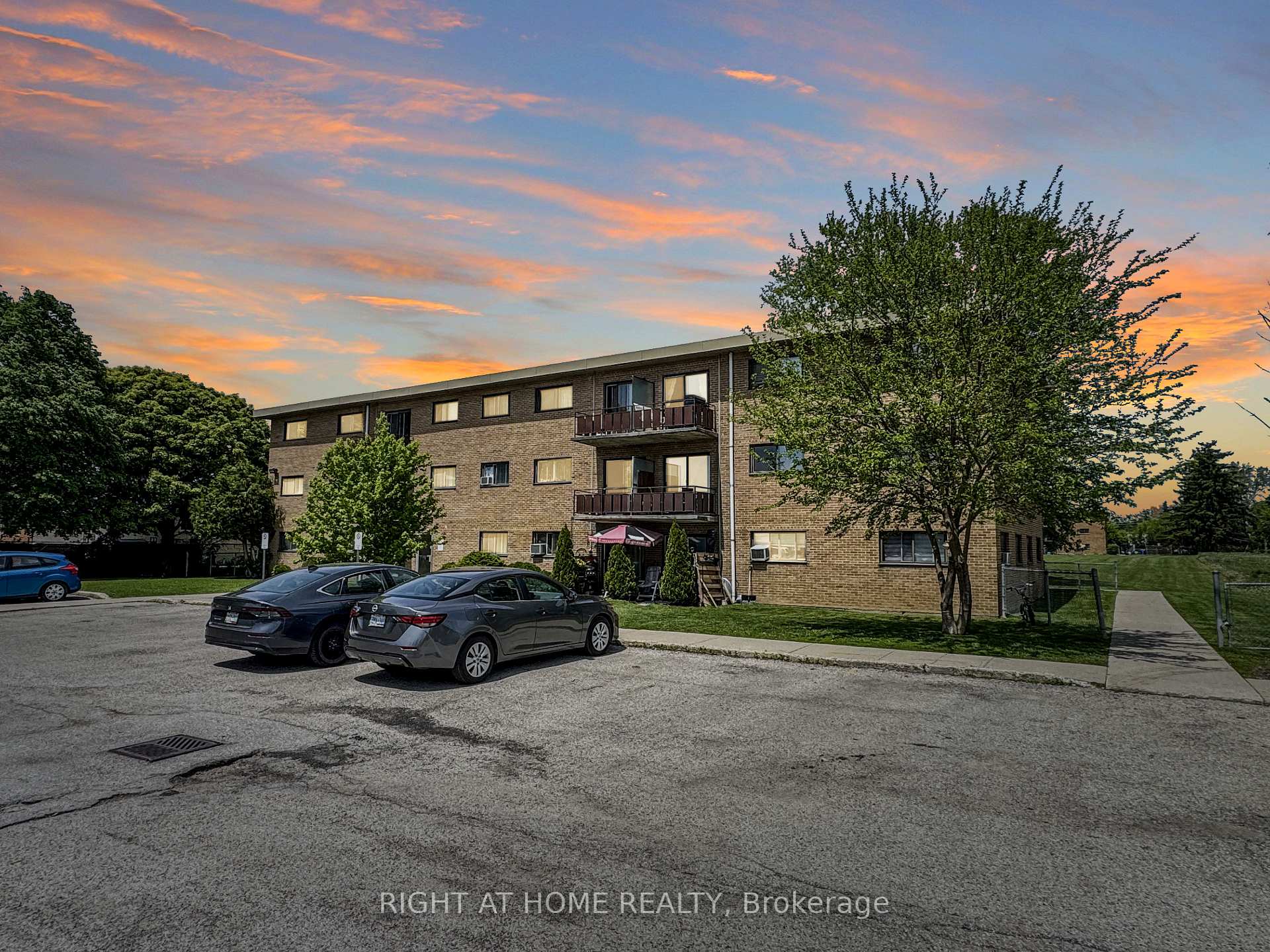 101 - 1830 Dumont Street, London East, ON, exterior