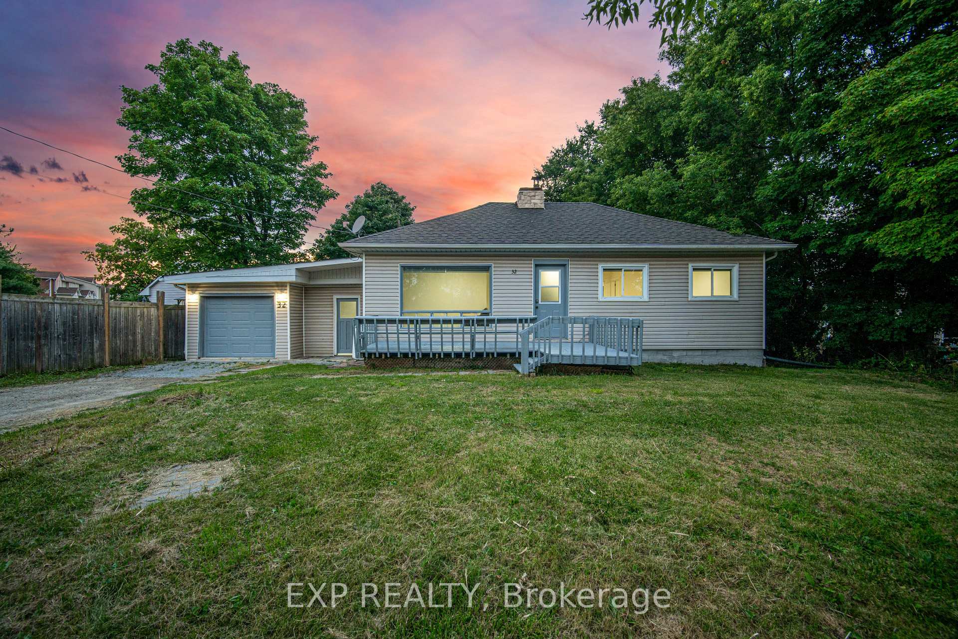 32 Maple Avenue E, Halton Hills, ON, exterior