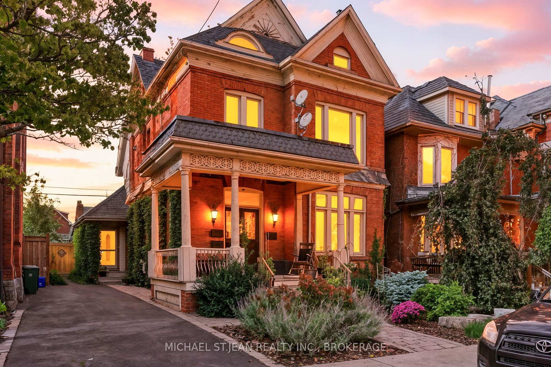30 Ontario Avenue, Hamilton, ON, exterior