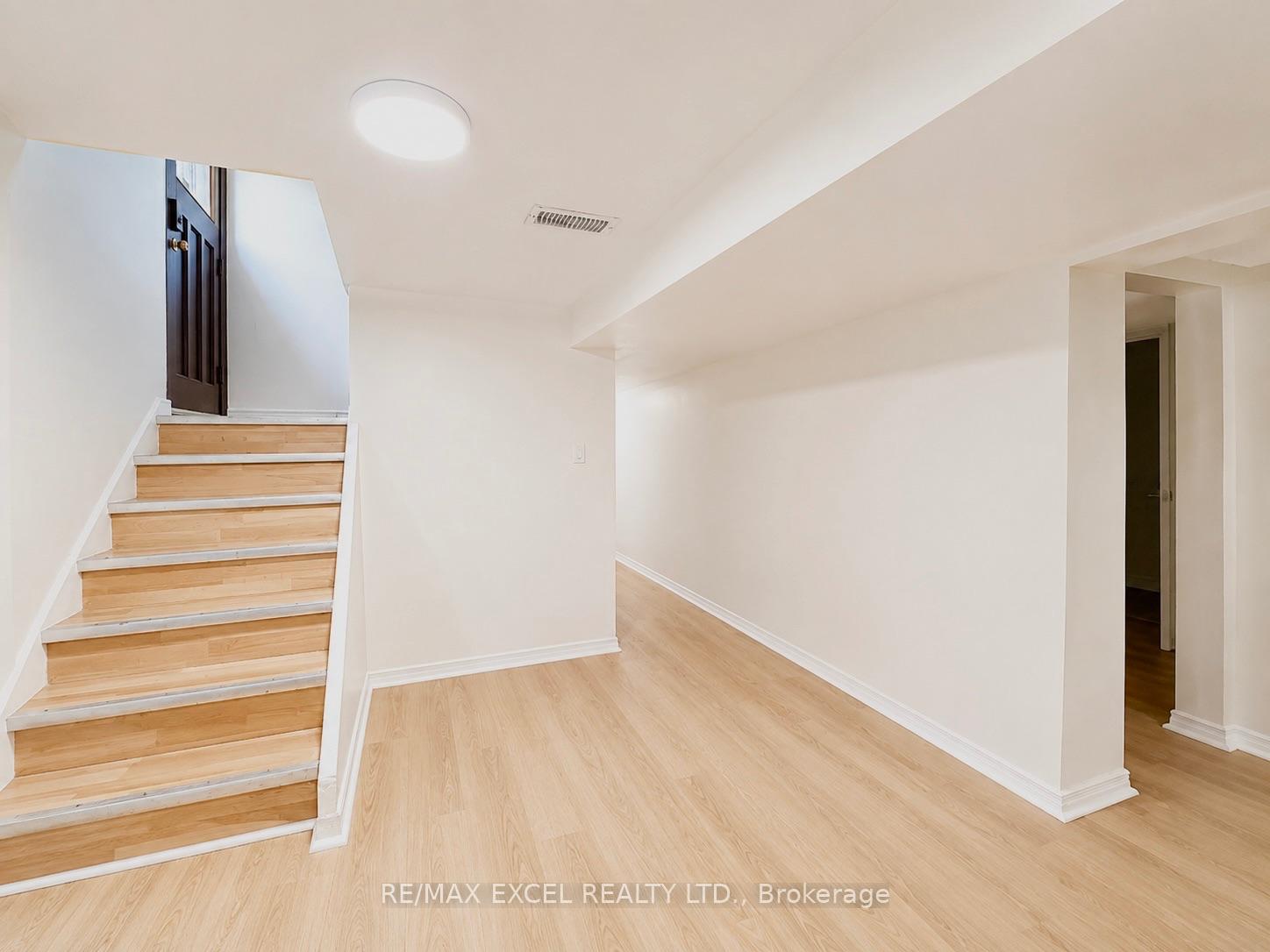 Lower - 39 Commons Drive, Toronto E05, ON, exterior