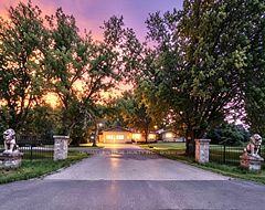 22305 Kennedy Road, East Gwillimbury, ON, exterior