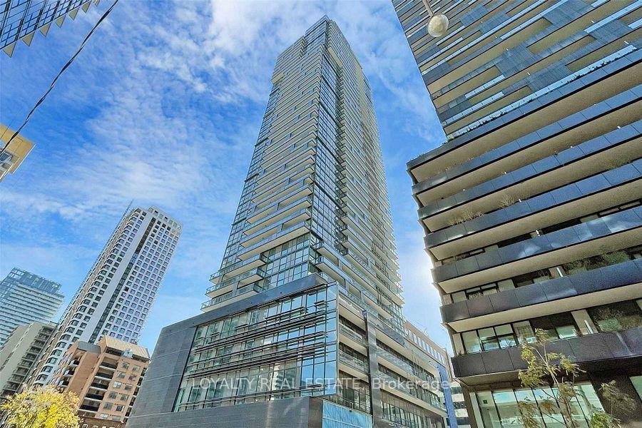 1409 - 39 Roehampton Avenue, Toronto C10, ON, exterior