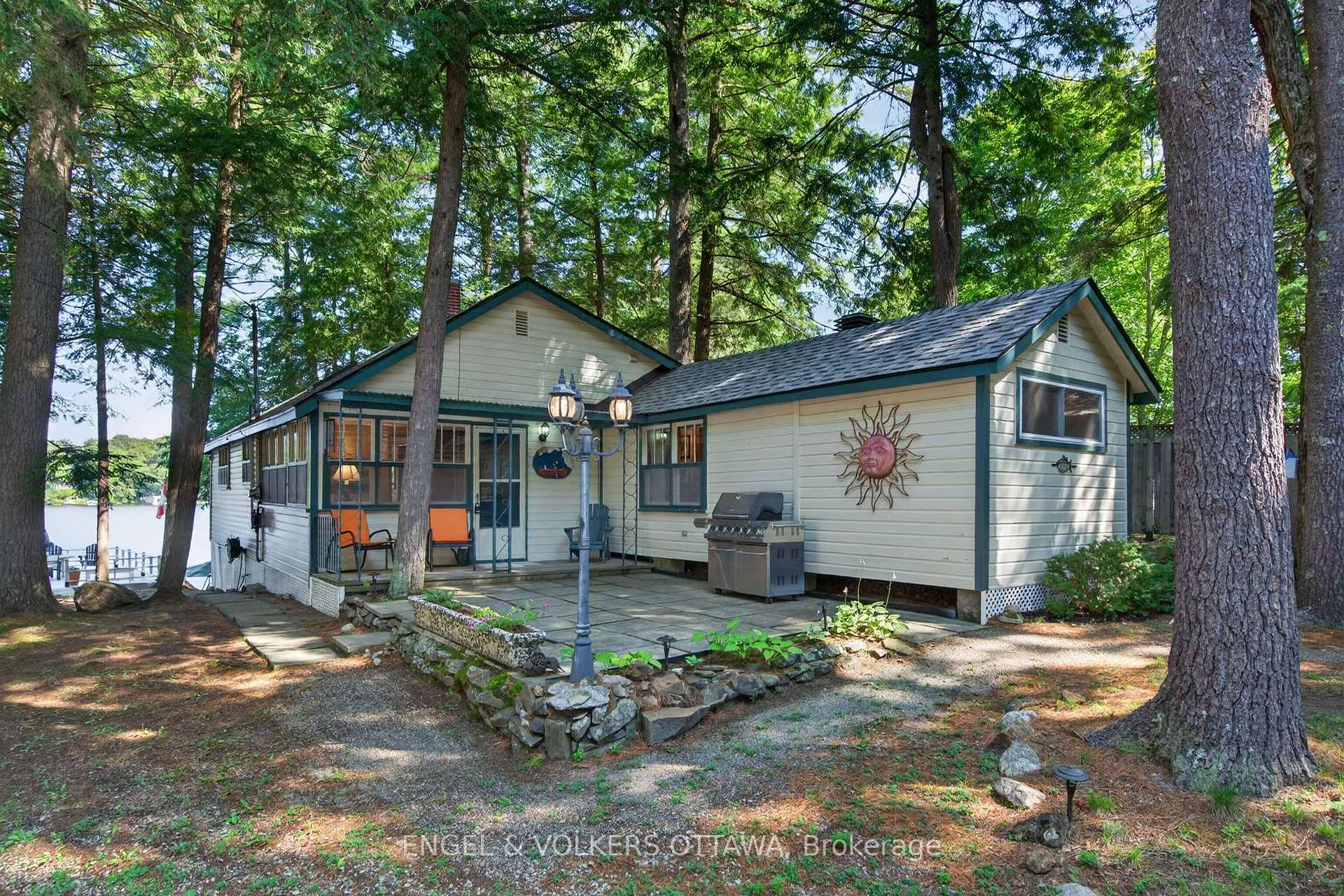 942 Dunn Rovin Lane, Leeds and the Thousand Islands, ON, exterior