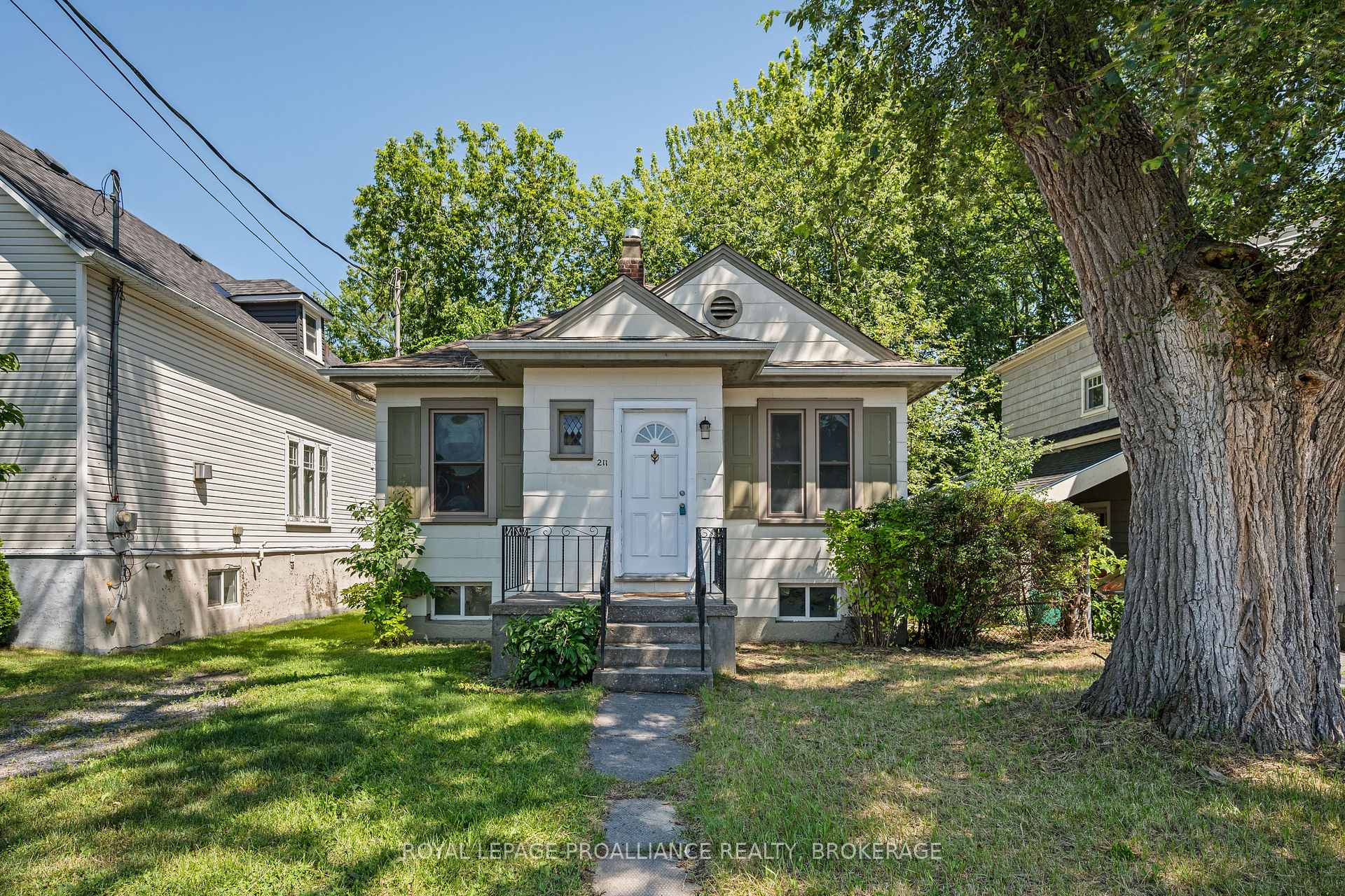 211 Toronto Street, Kingston, ON, exterior
