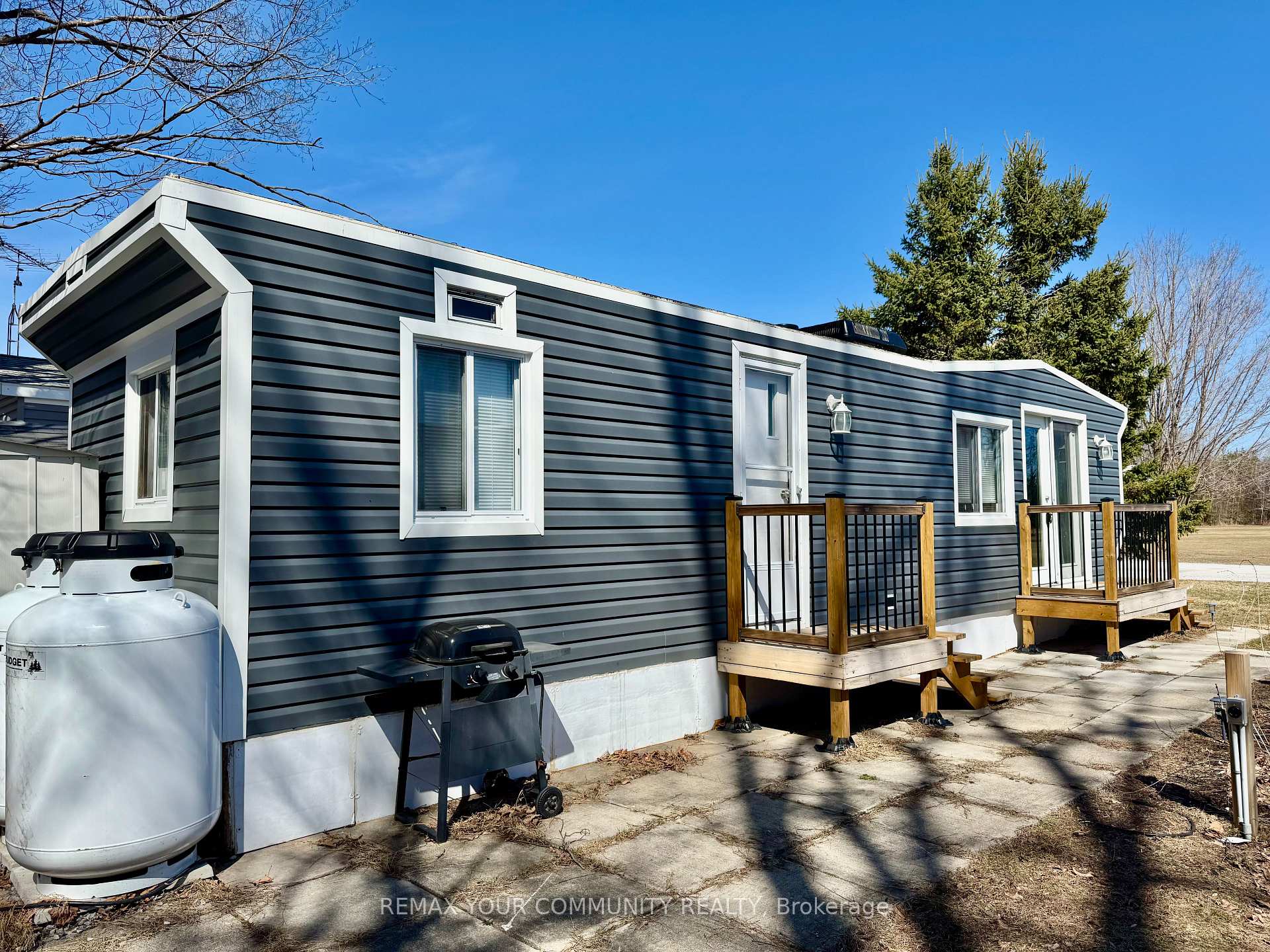 204 - 285 Crydermans Side Road, Georgina, ON, exterior