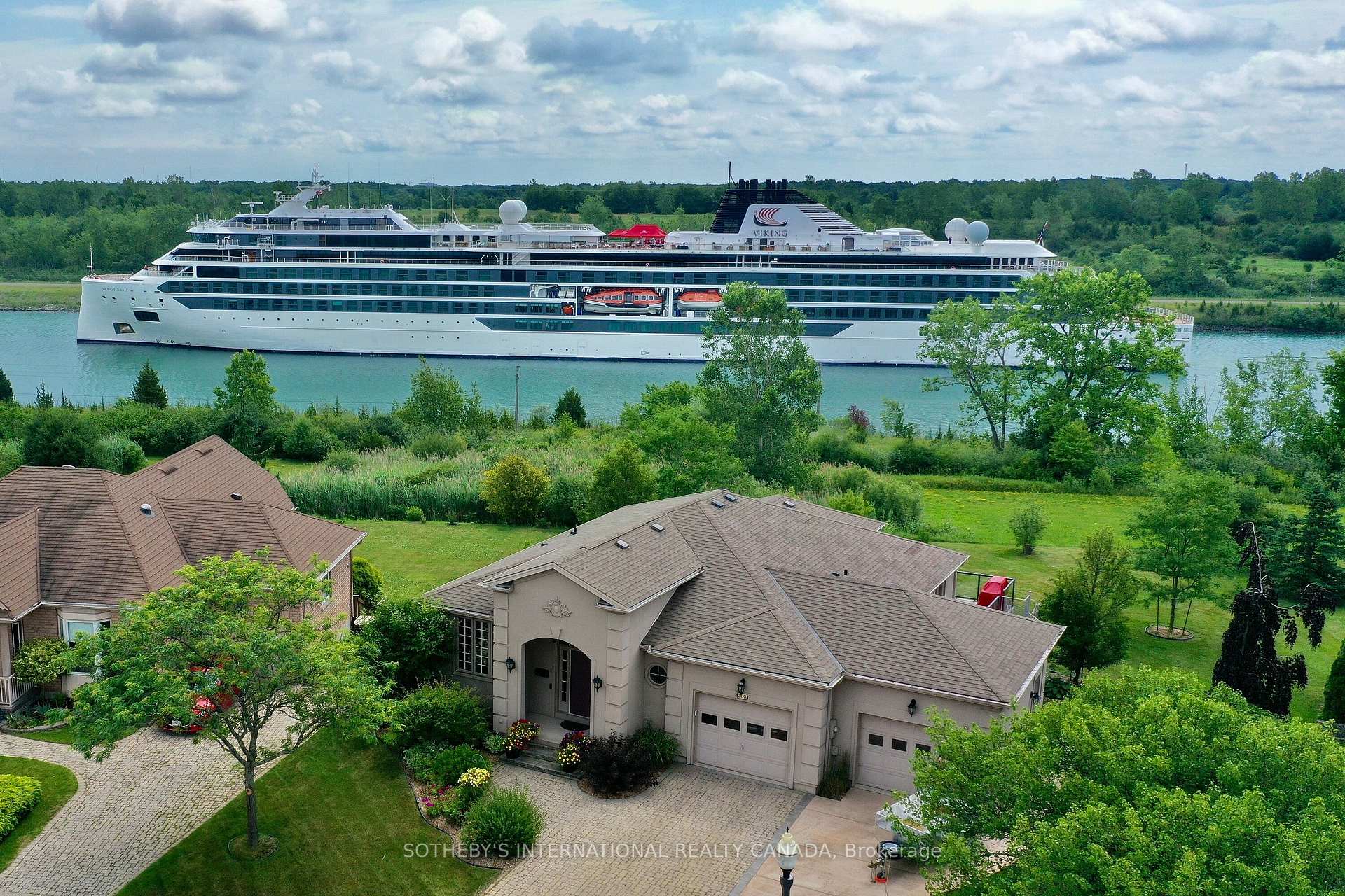 208 Muirfield Trail, Welland, ON, exterior