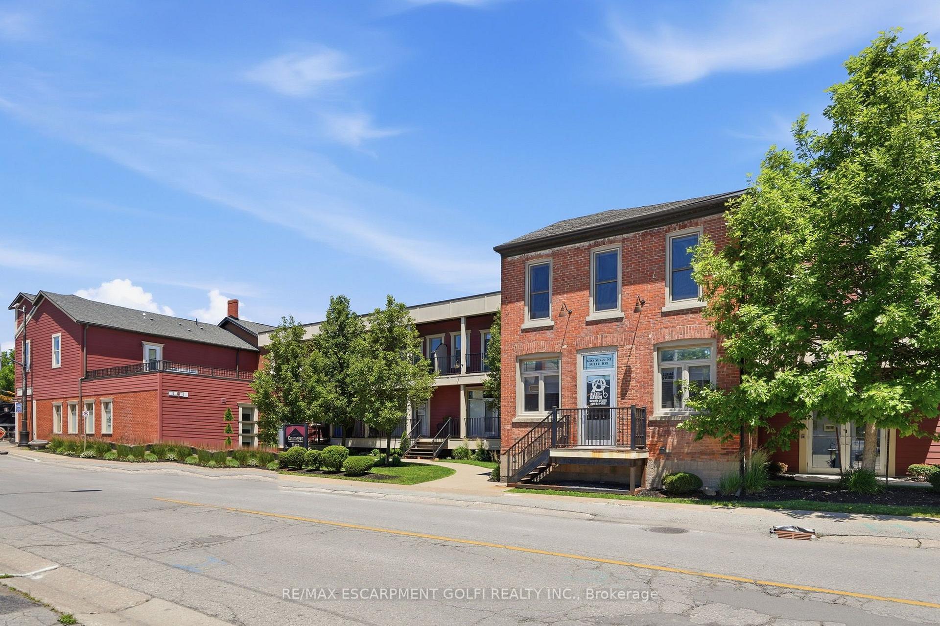 201 - 3710 Main Street, Niagara Falls, ON, exterior